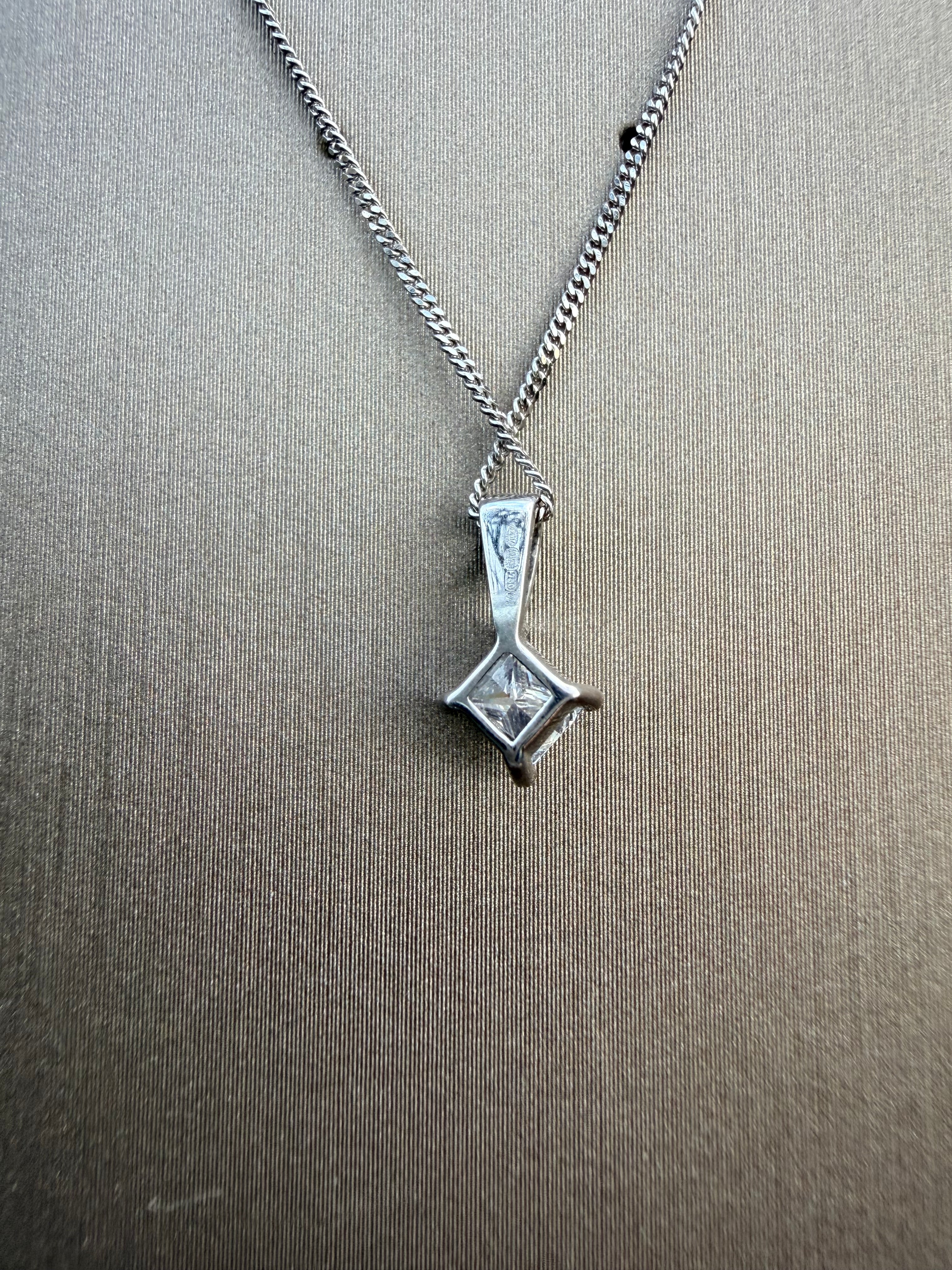 18k White Gold 0.34Ct Natural Princess Cut Diamond Solitaire Pendant And Chain Set certified