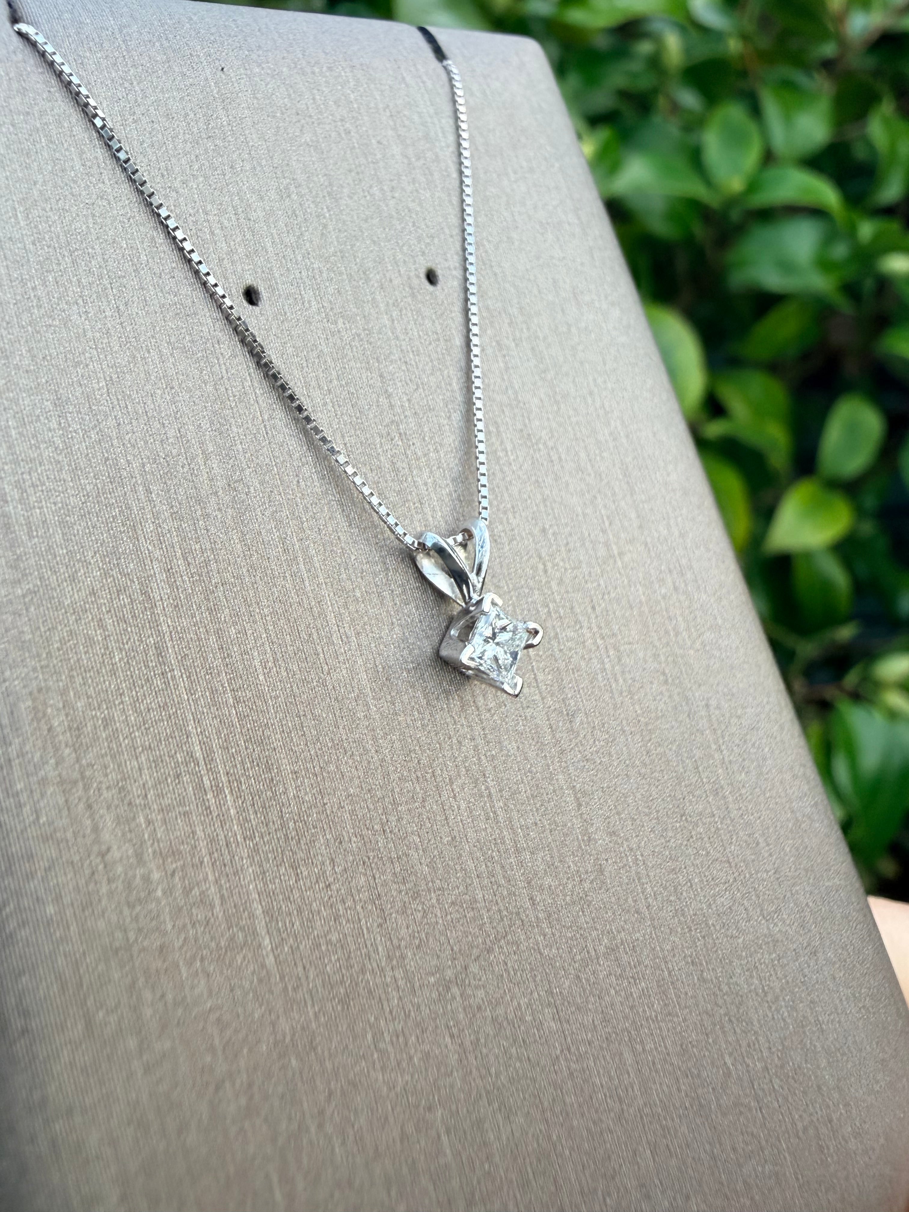 14k White Gold 0.25ct Natural Princess Cut Diamond Solitaire Pendant And Chain Set certified
