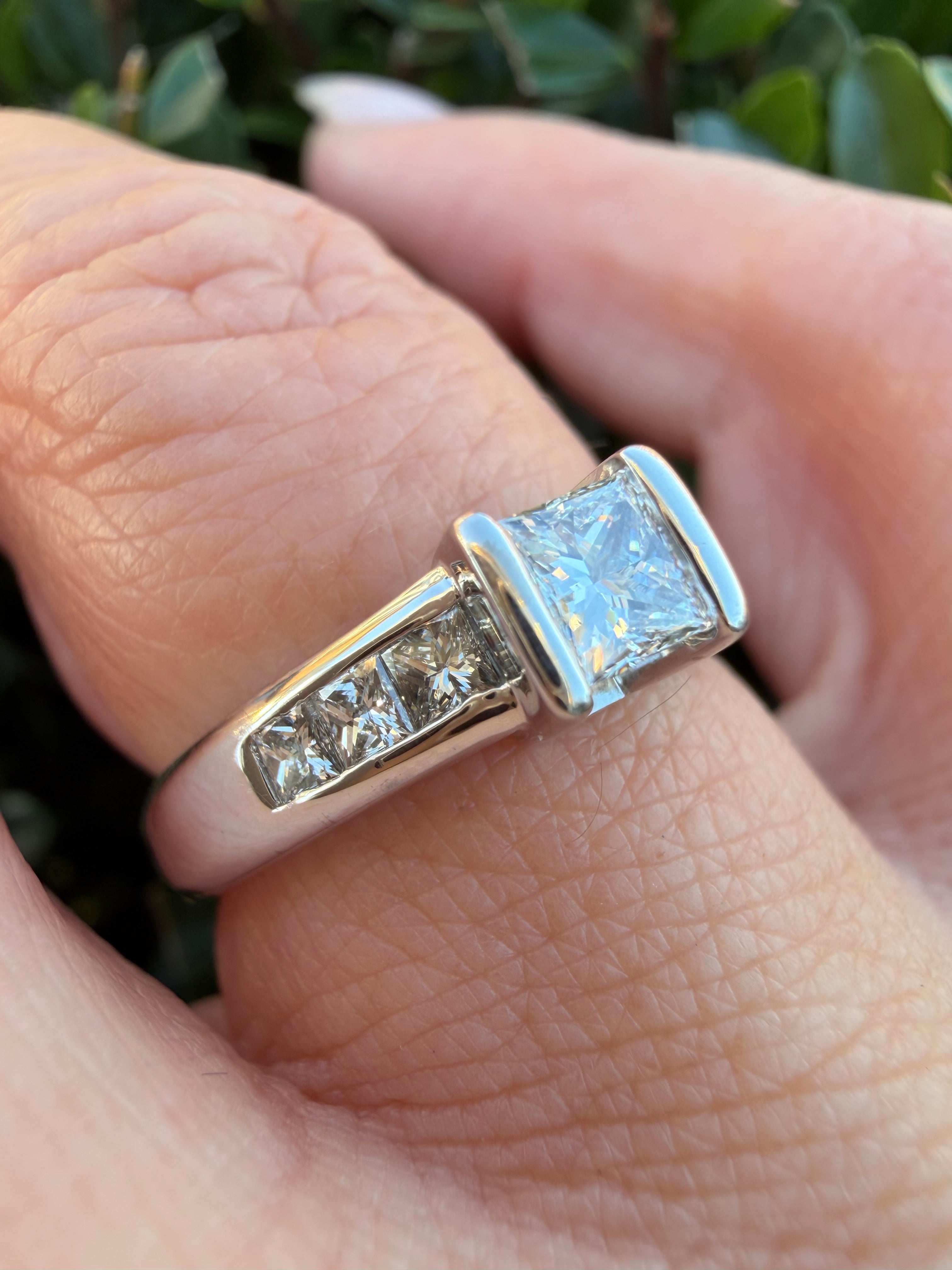 18k White Gold 0.72Ct Princess Cut Natural Diamond Ring certified