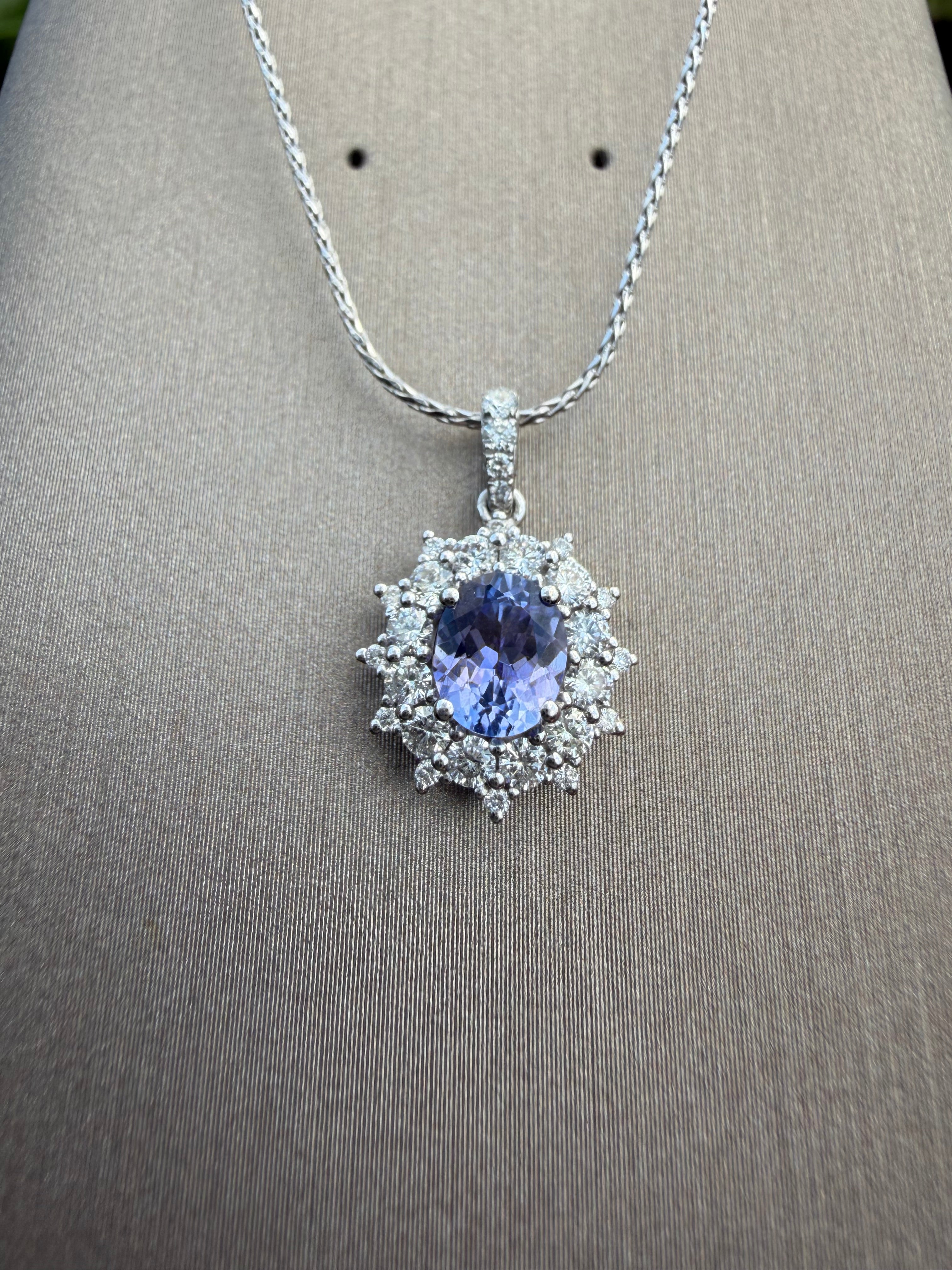 18k Gold Natural Diamond And Tanzanite Pendant And Chain Set Certified