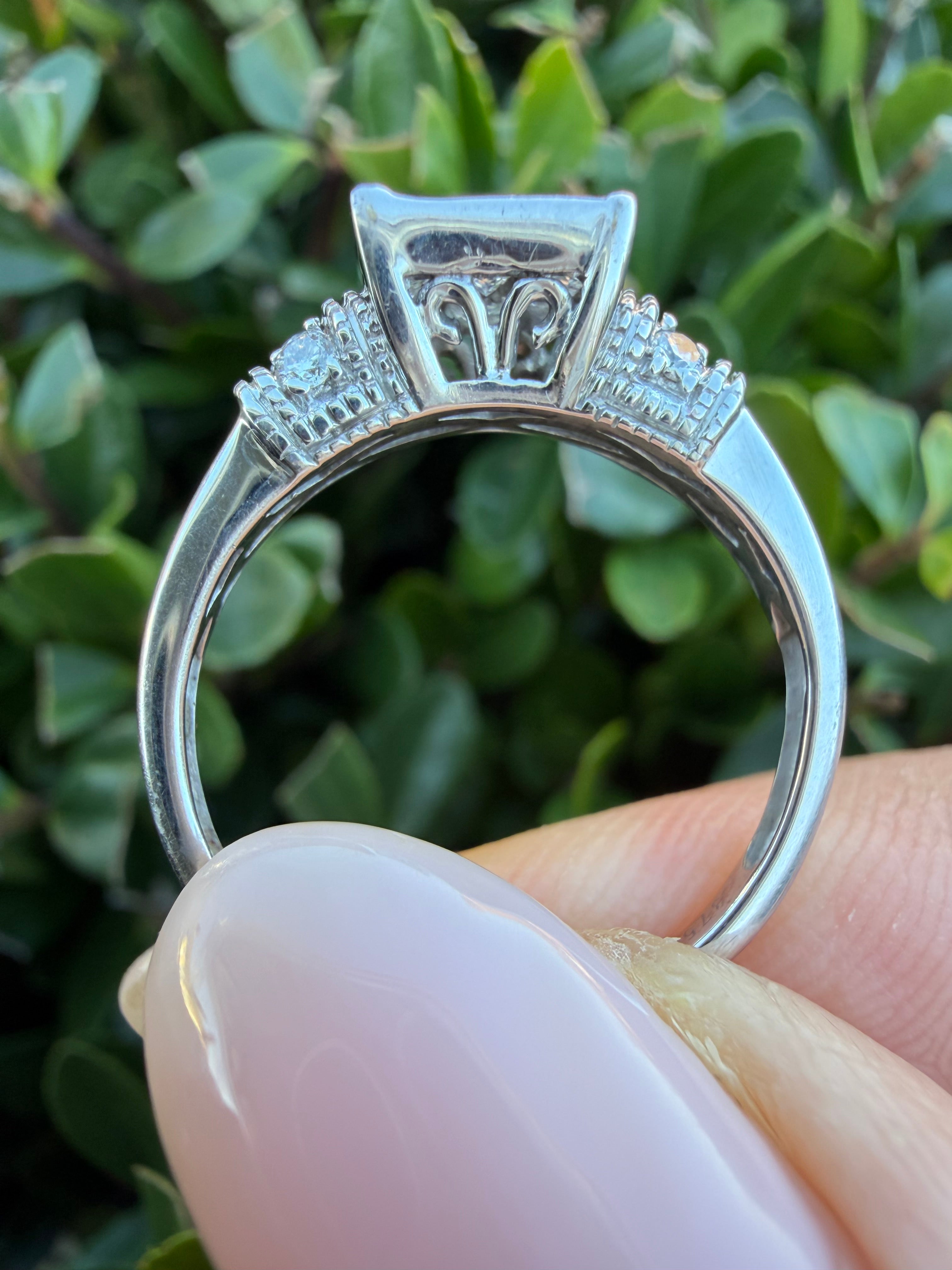 9k White Gold 0.50ct Natural Diamond Cluster Ring certified