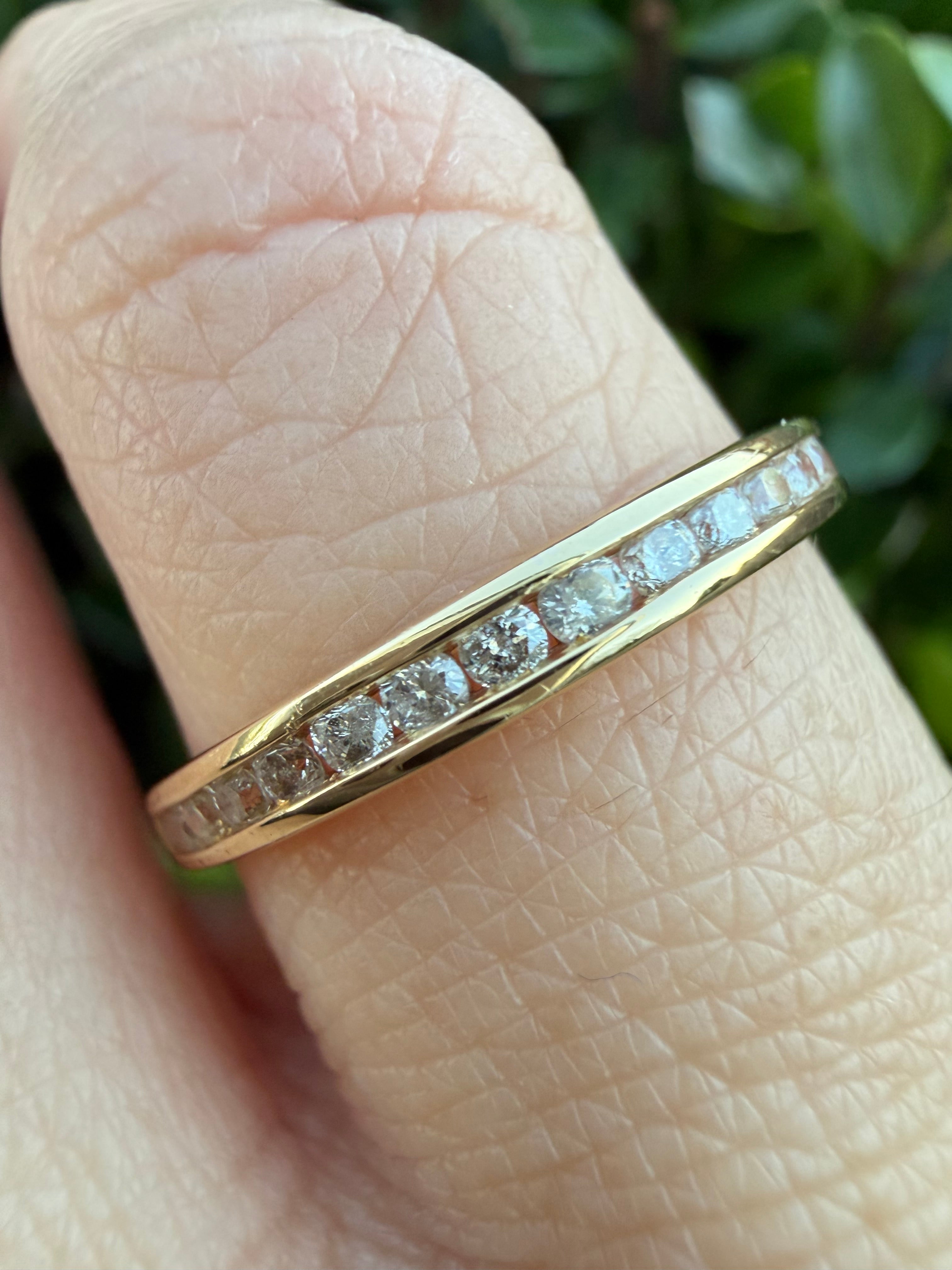 18k yellow Gold 0.25ct Round Brilliant Cut Natural Diamond Half Eternity Ring certified