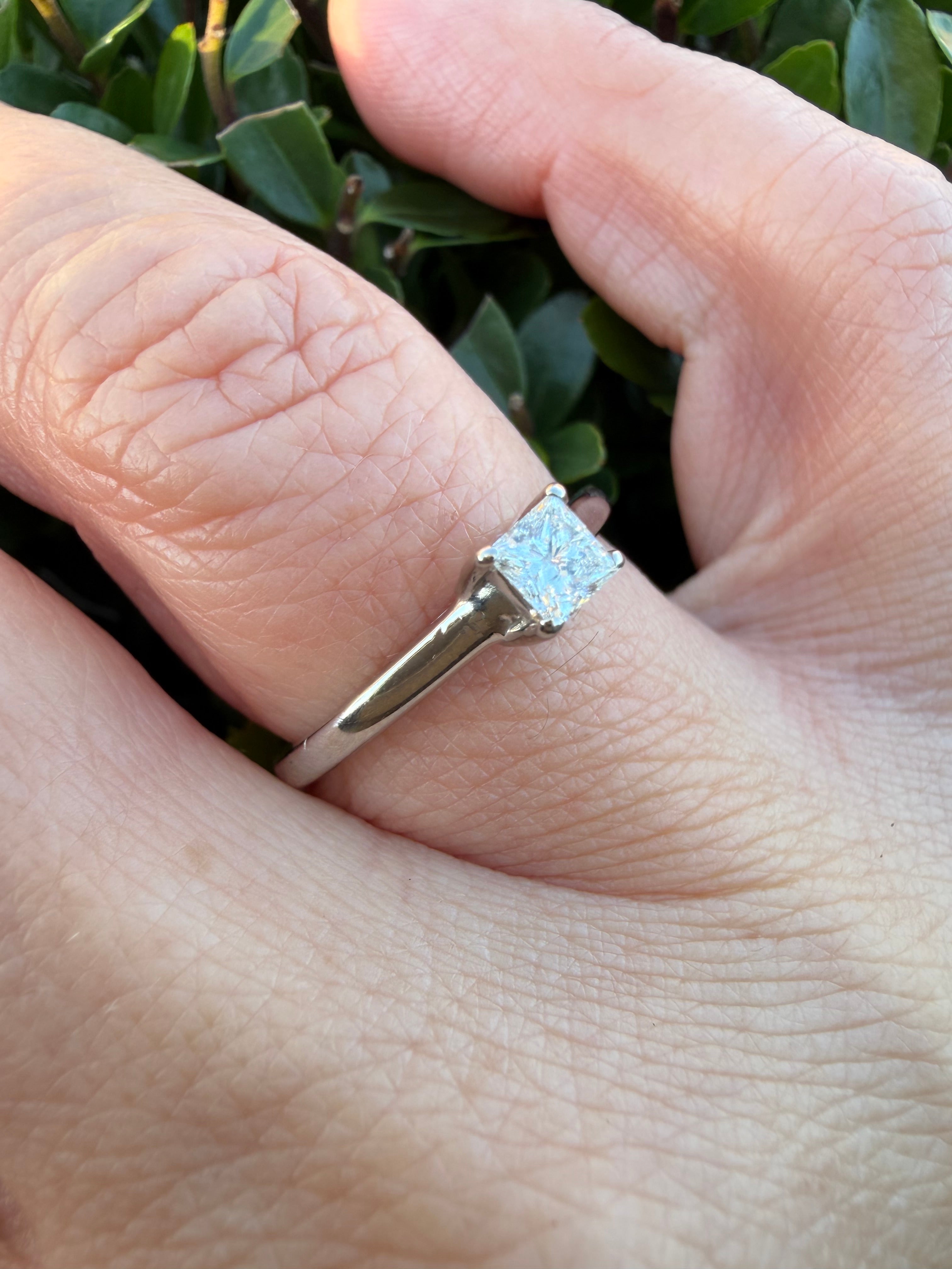 Platinum 0.28ct Princess Cut Natural Diamond Solitaire Ring certified