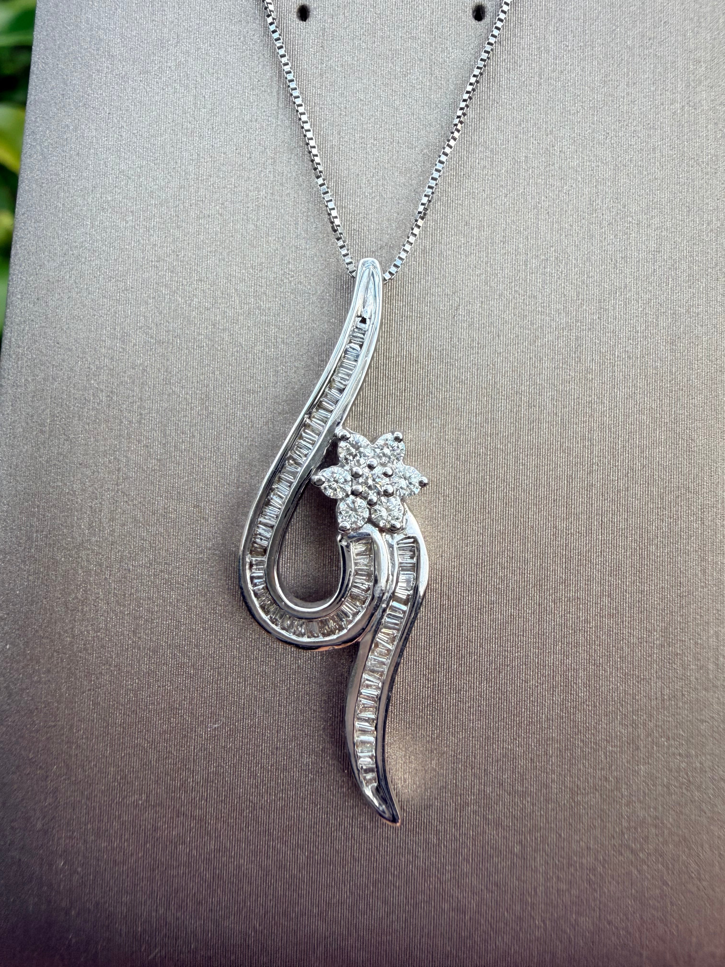 18k White Gold 0.95ct Natural Diamond Cluster Pendant And Chain Set Certified