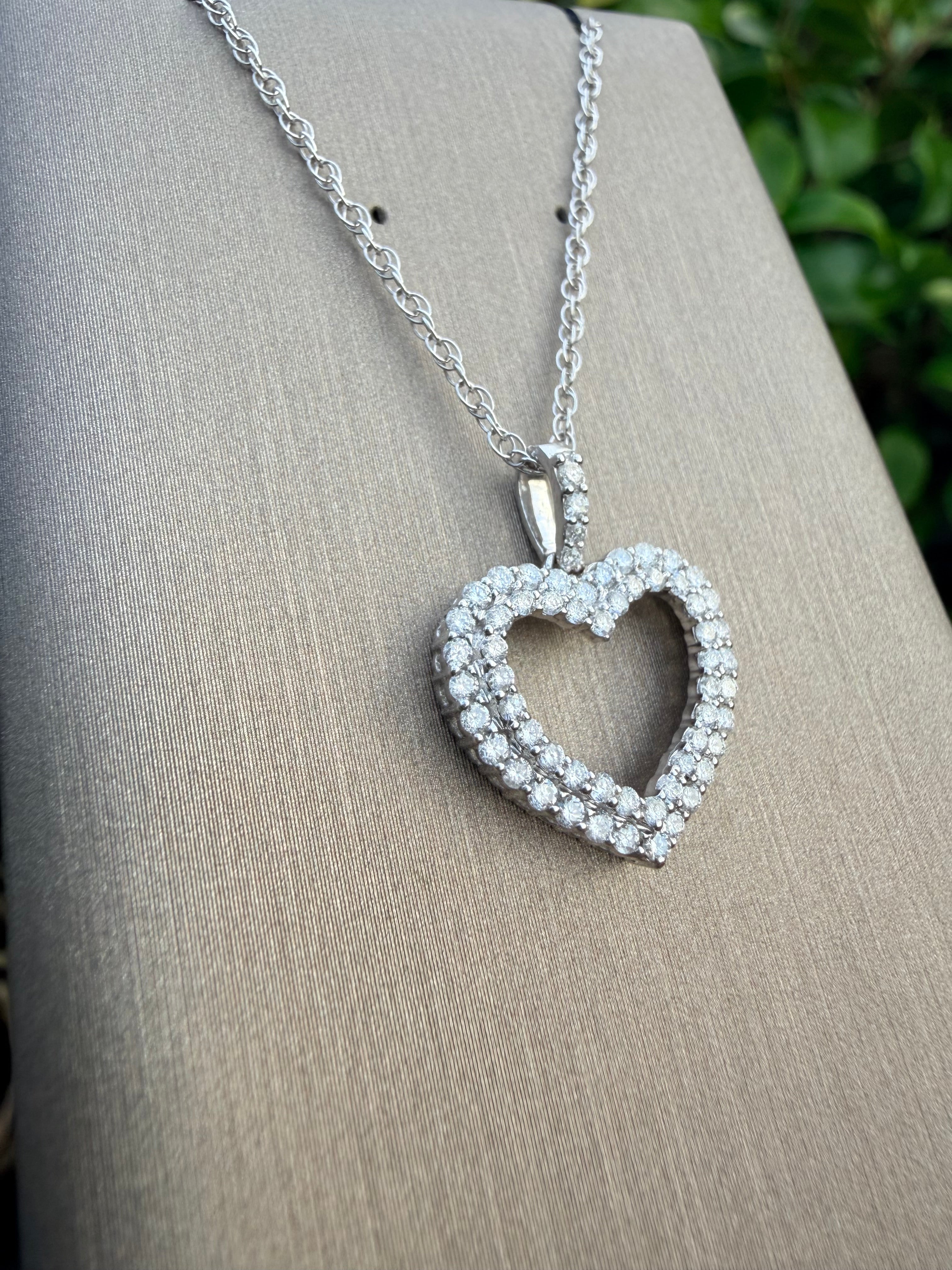 9K White Gold 1.00ct Natural Round Cut Diamond Heart Pendant And Chain Set certified