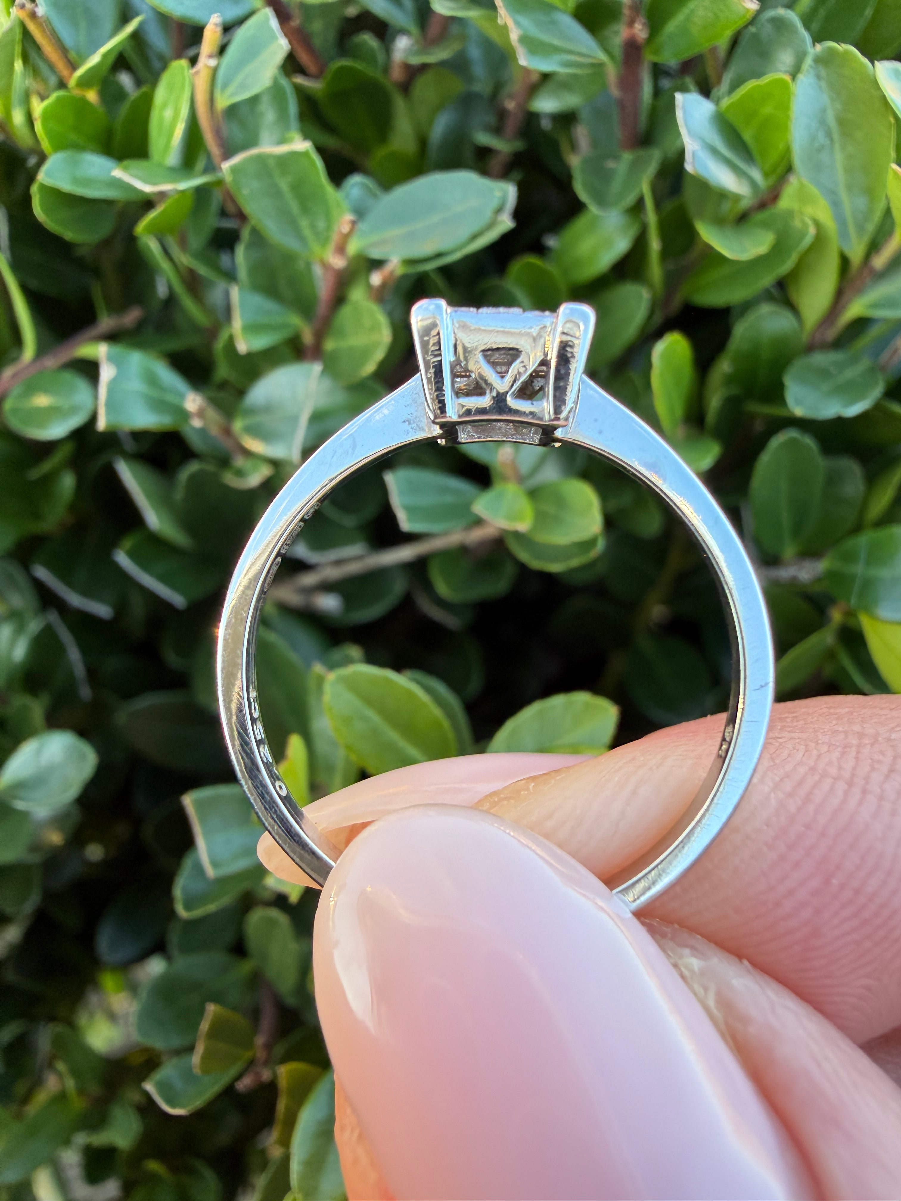 9k White Gold 0.25ct Natural Princess Cut Diamond Cluster Ring certified