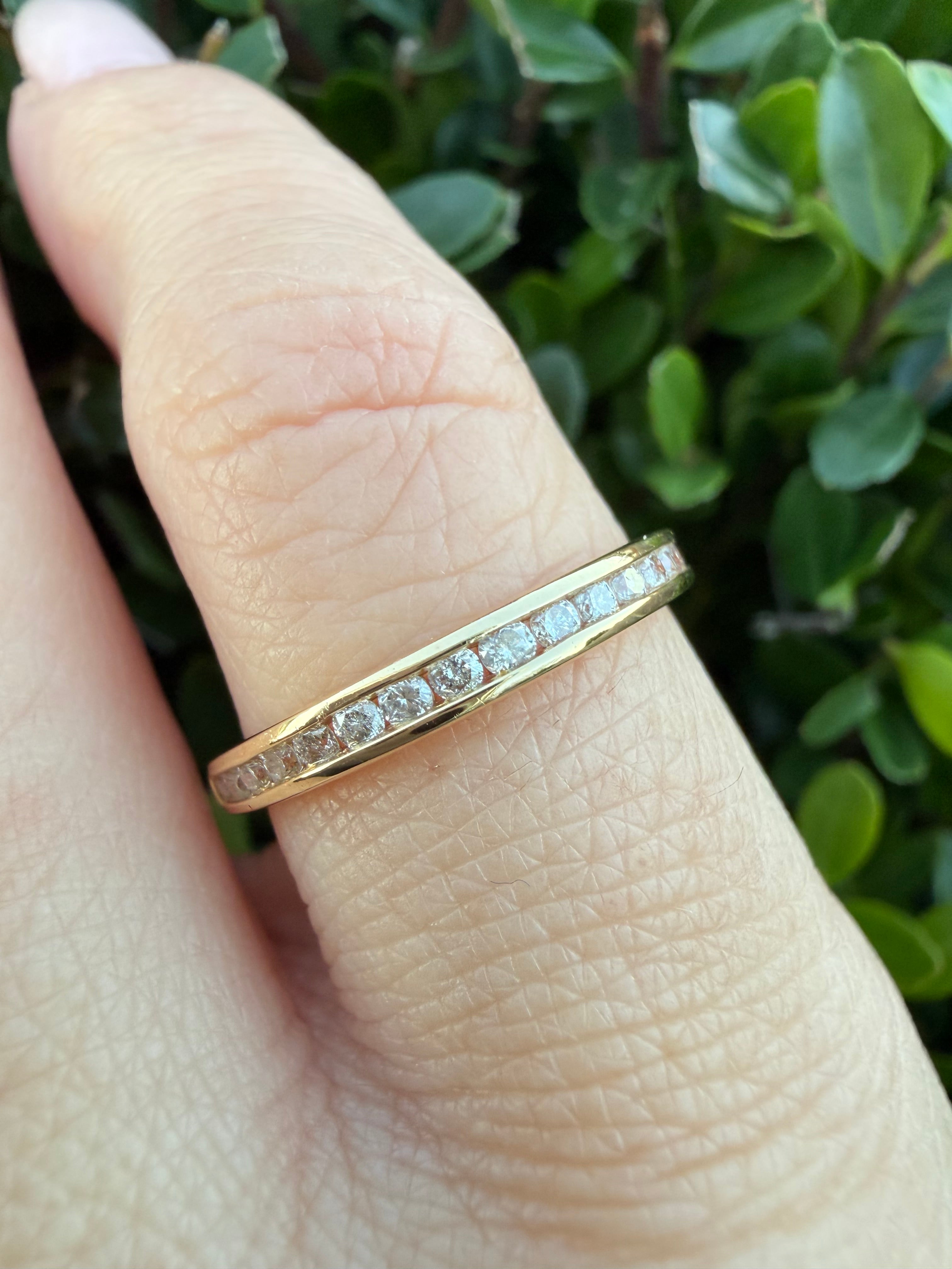 18k yellow Gold 0.25ct Round Brilliant Cut Natural Diamond Half Eternity Ring certified