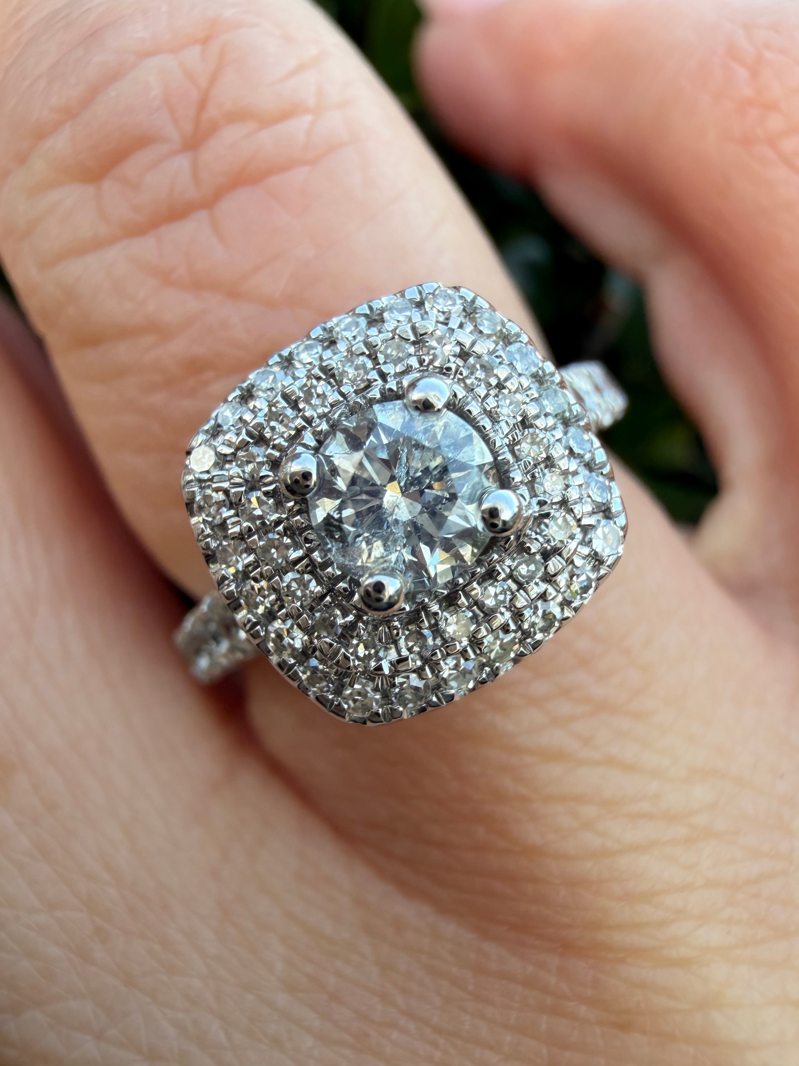 18k White Gold 1.05ct Natural Round Brilliant Cut Diamond Halo Ring certified