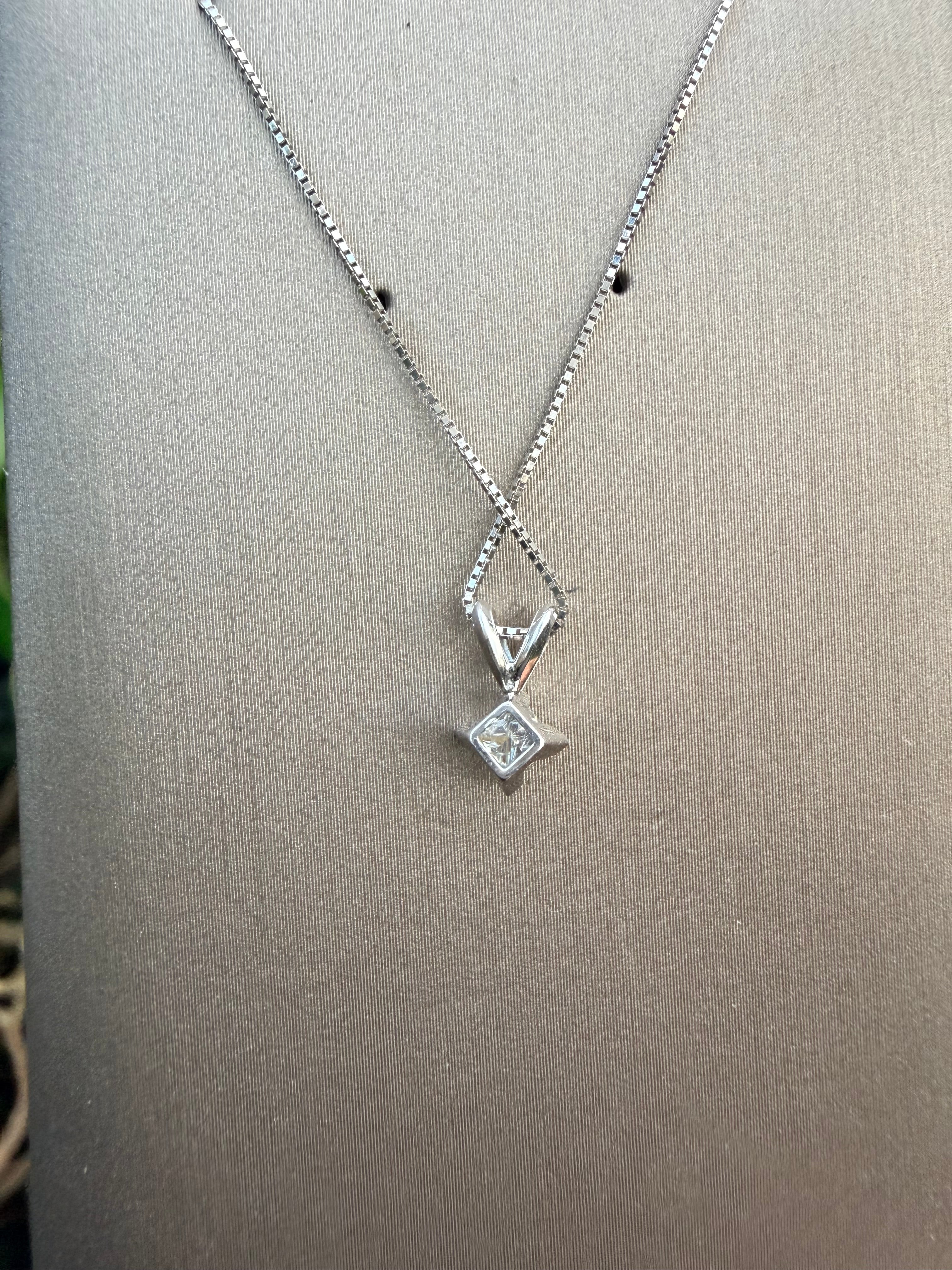 14k White Gold 0.25ct Natural Princess Cut Diamond Solitaire Pendant And Chain Set certified