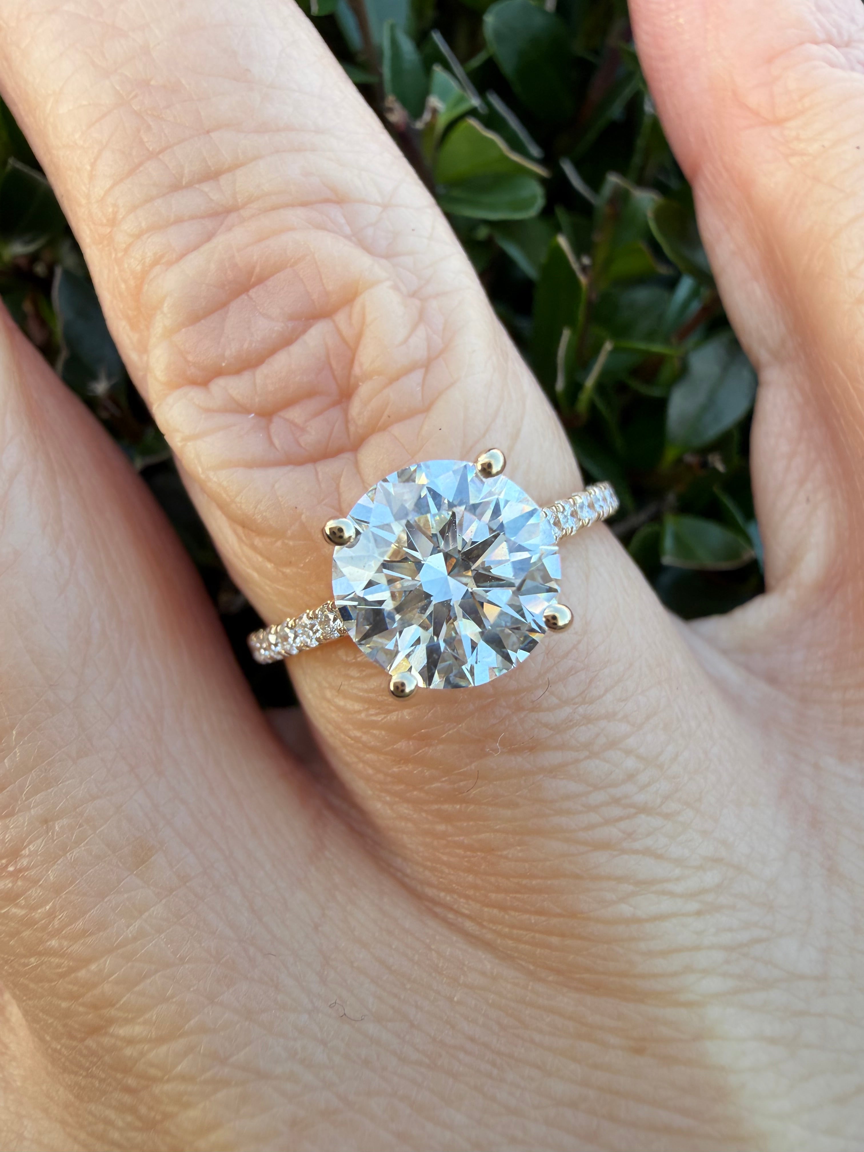 2.24ct round brilliant Cut Lab grown Diamond Ring IGI certified 9k yellow Gold