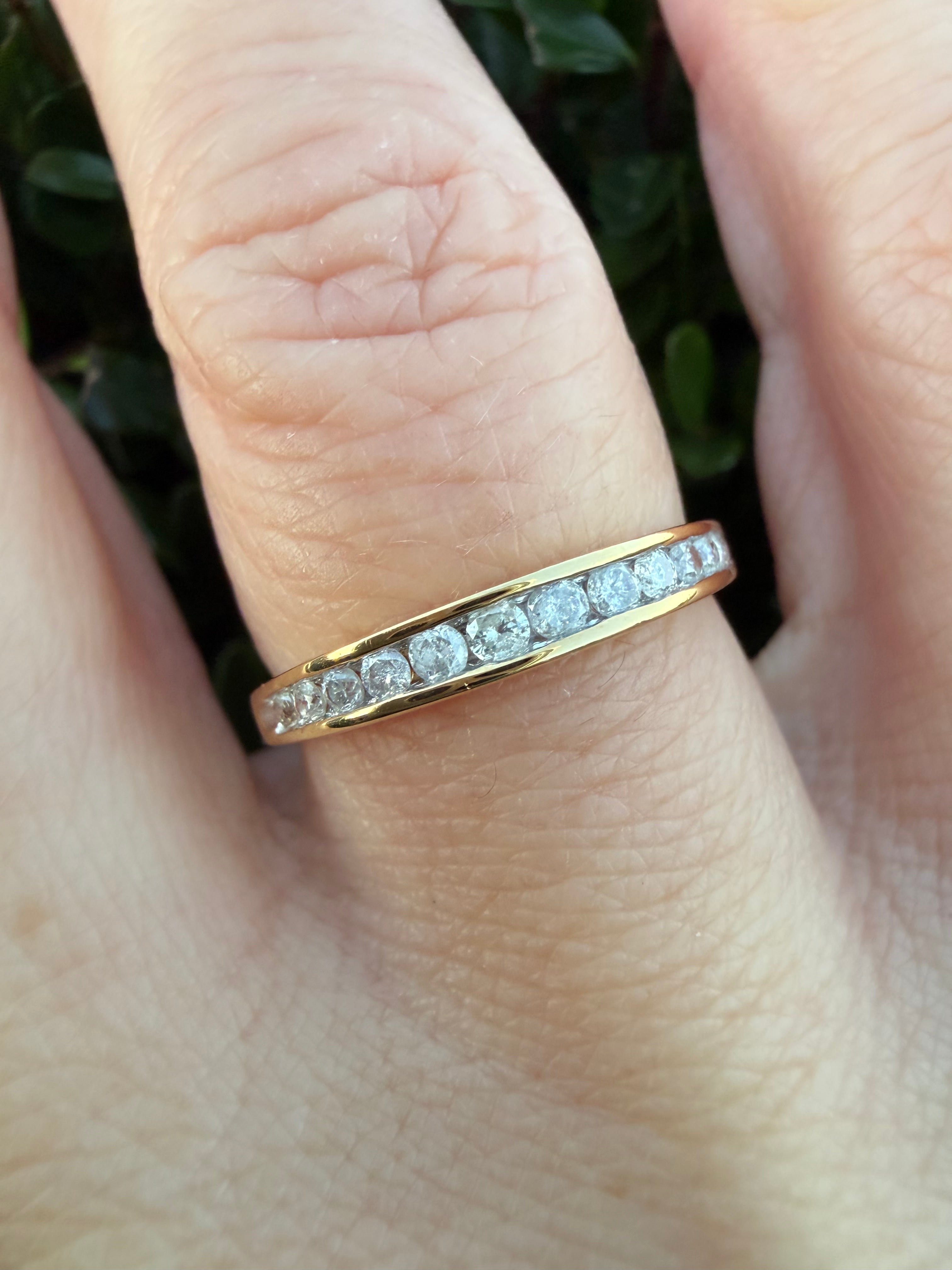 18k yellow Gold 0.25ct Round Brilliant Cut Natural Diamond Half Eternity Ring certified