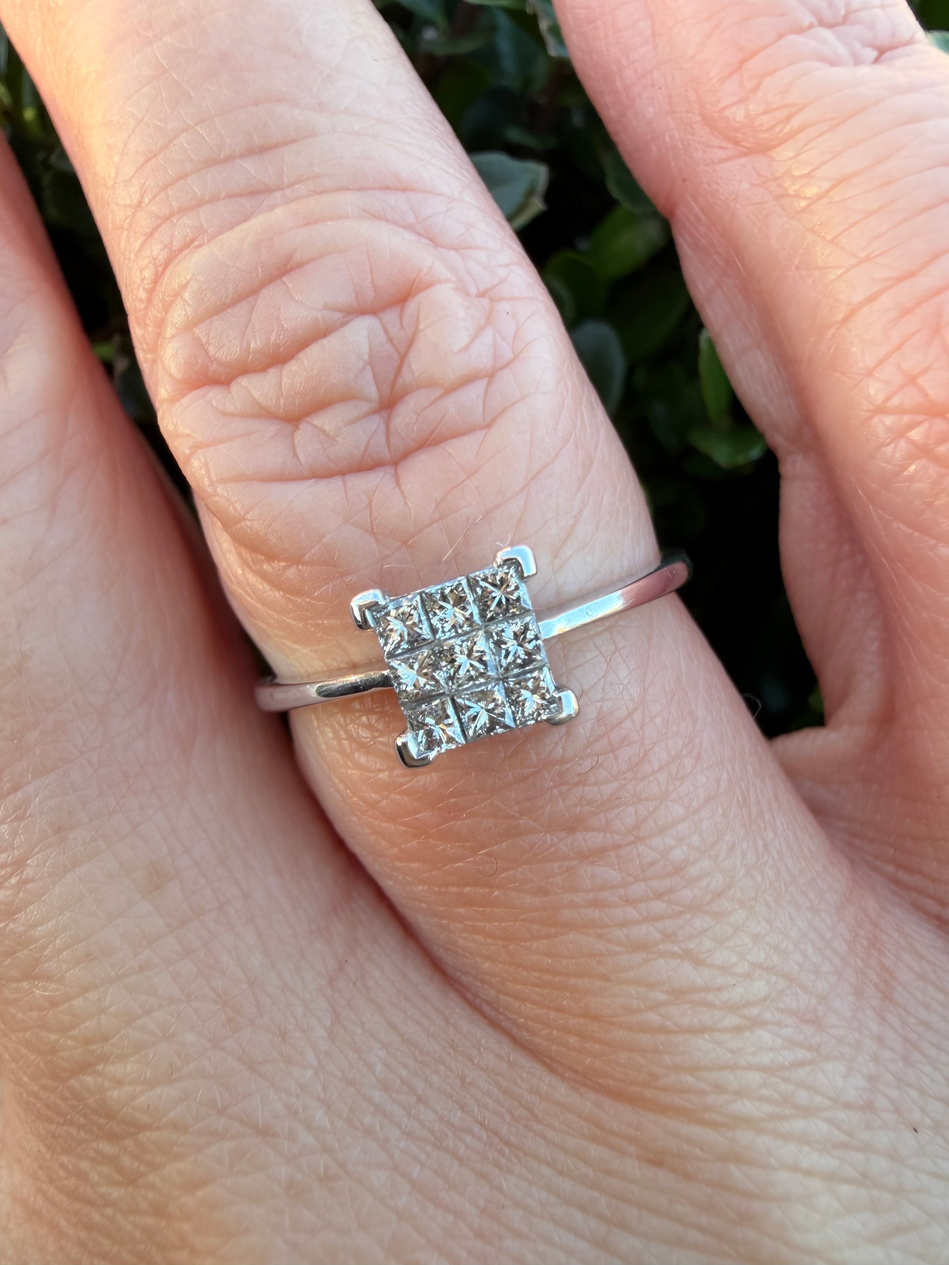 9k White Gold 0.25ct Natural Princess Cut Diamond Cluster Ring certified