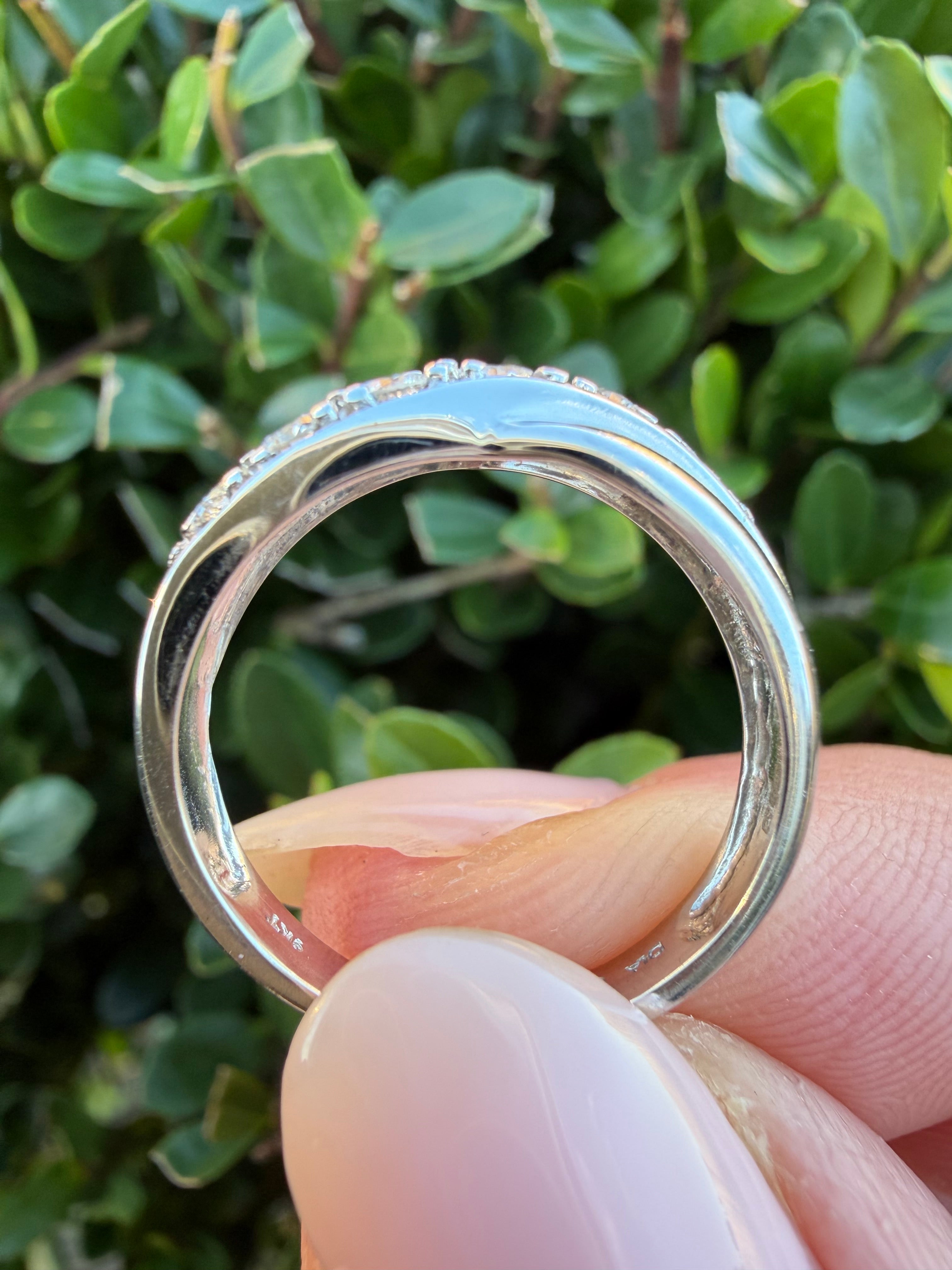 9k White Gold 0.25ct Natural Diamond Half Eternity Ring certified