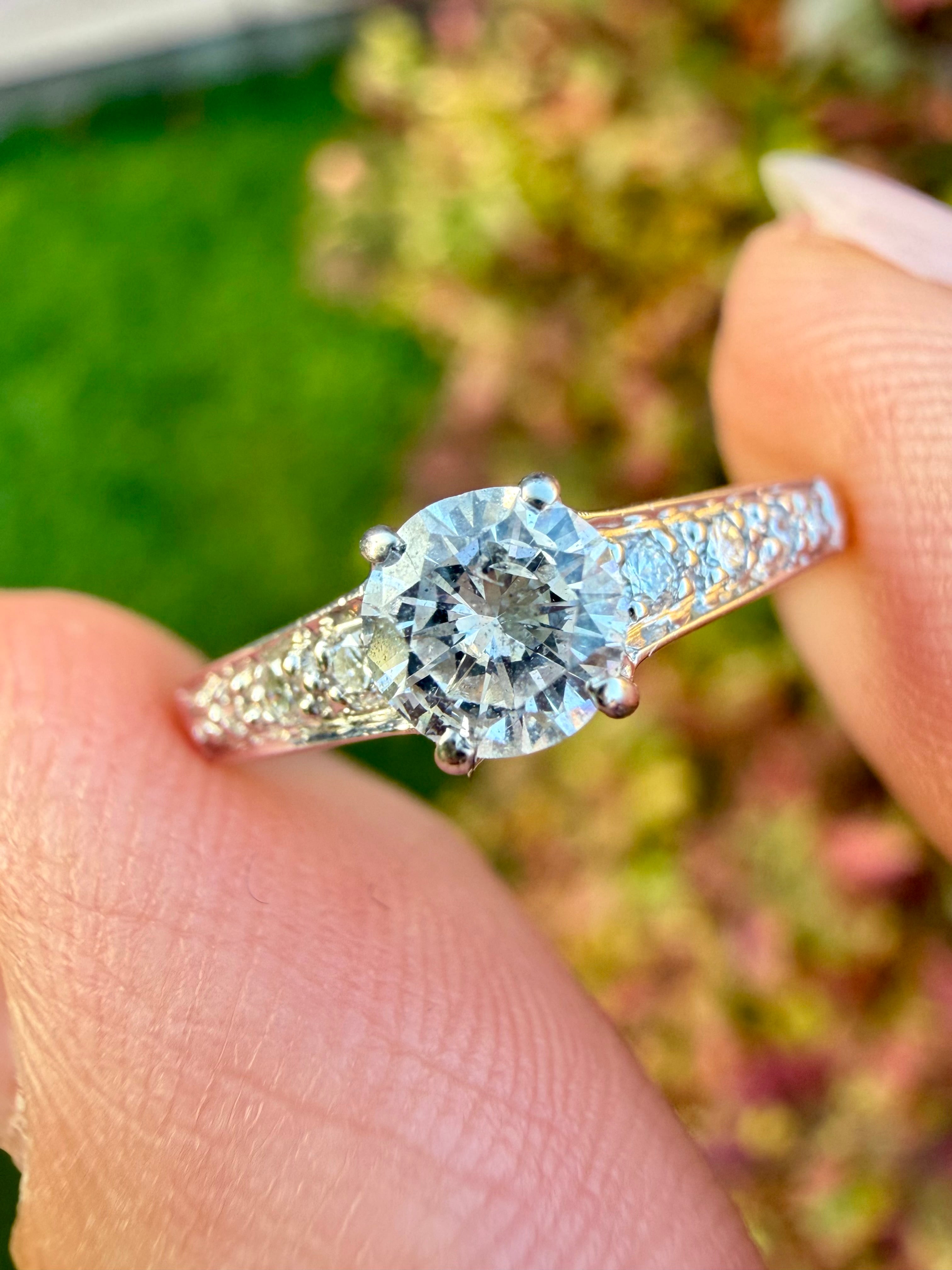 18k White Gold 0.43ct Natural Round Cut Diamond Ring certified