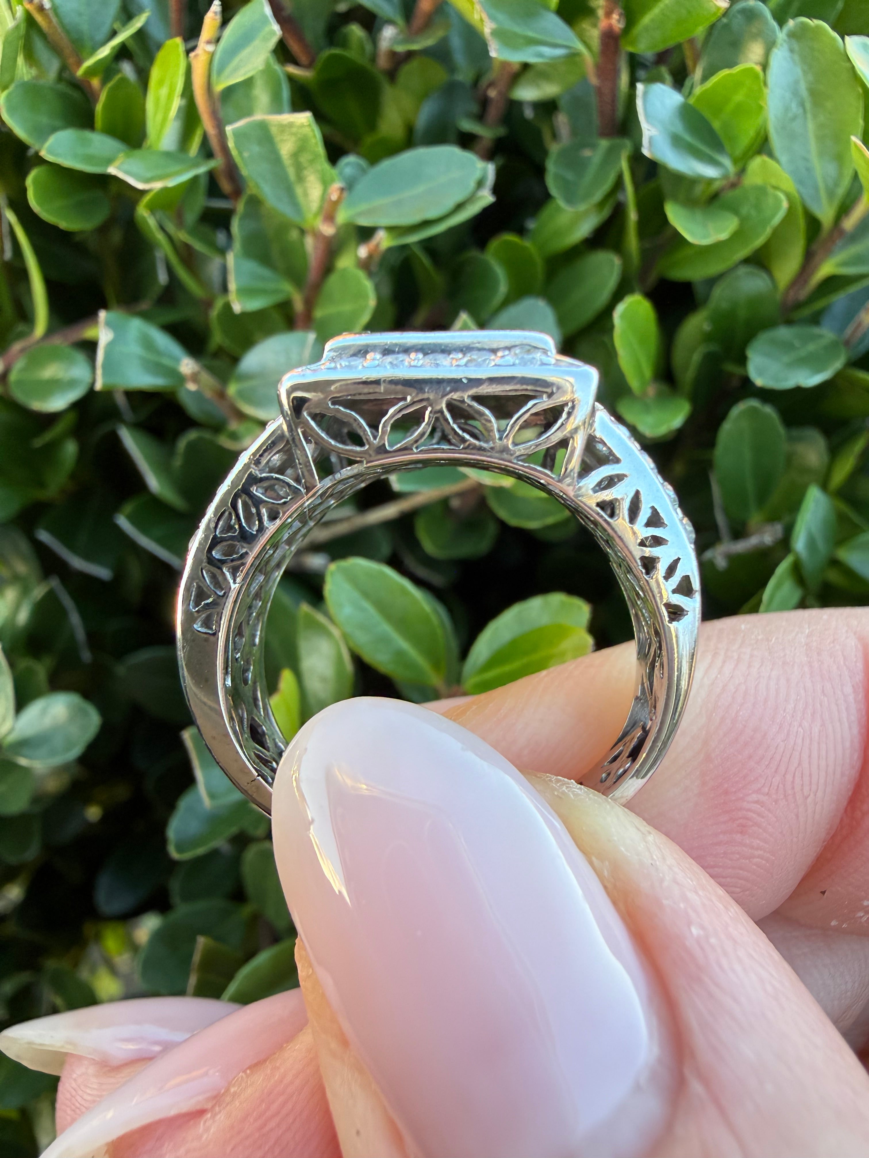 14k White Gold 1.68ct Natural Diamond Cluster Ring certified