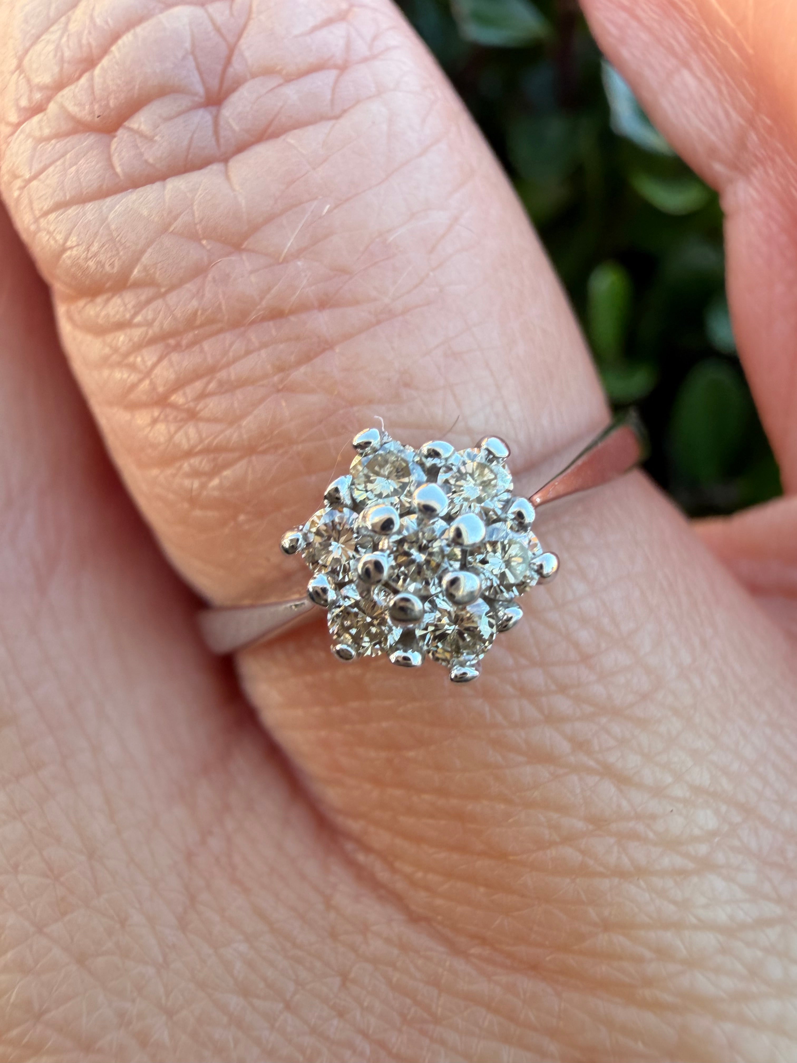 9k White Gold 0.25ct Natural Round Cut Diamond Cluster Ring certified