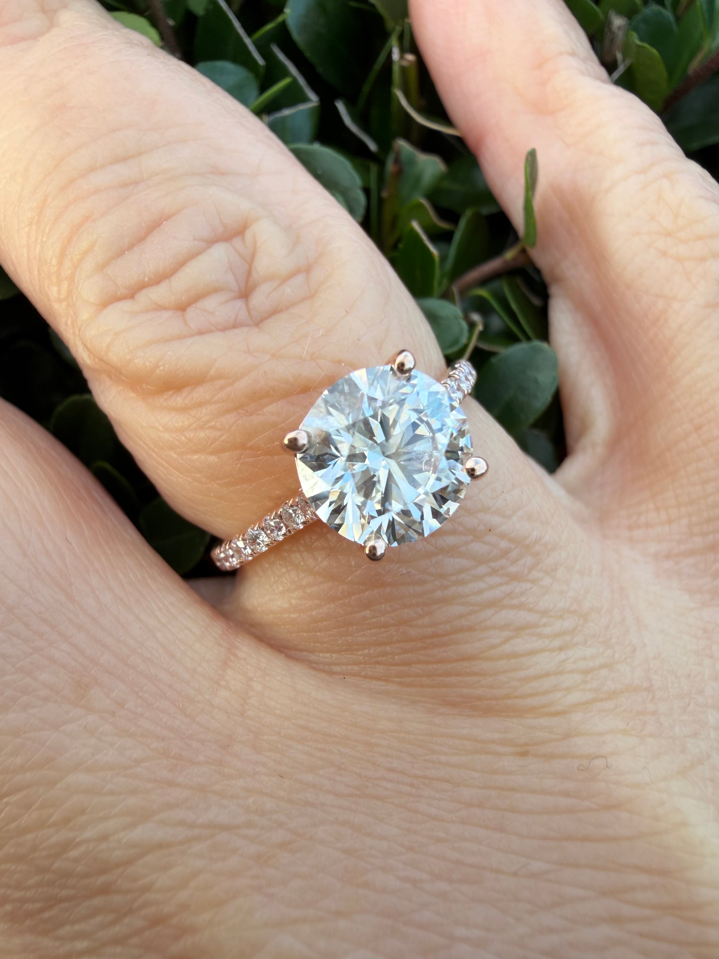 2.20ct round brilliant Cut Lab grown Diamond Ring IGI certified 9k Rose Gold