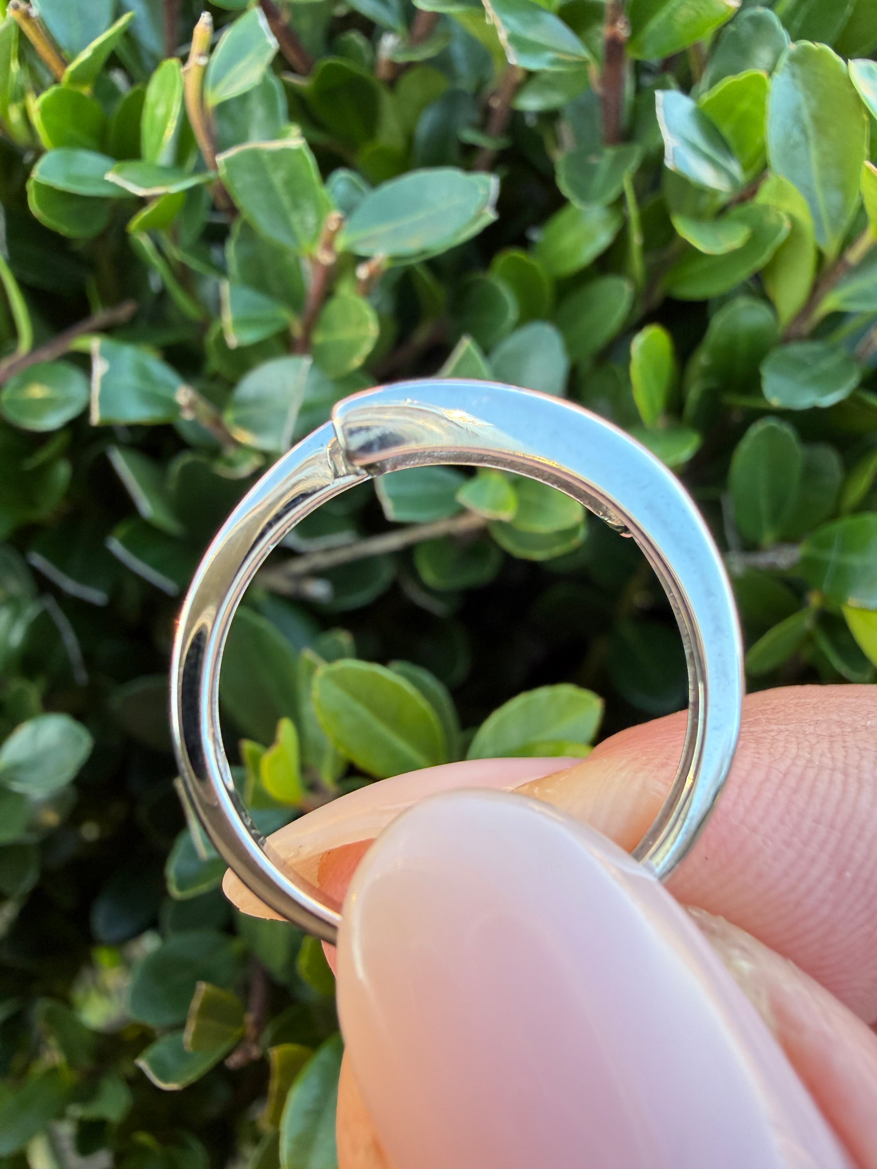 9k White Gold 0.25ct Natural Diamond Half Eternity Ring certified