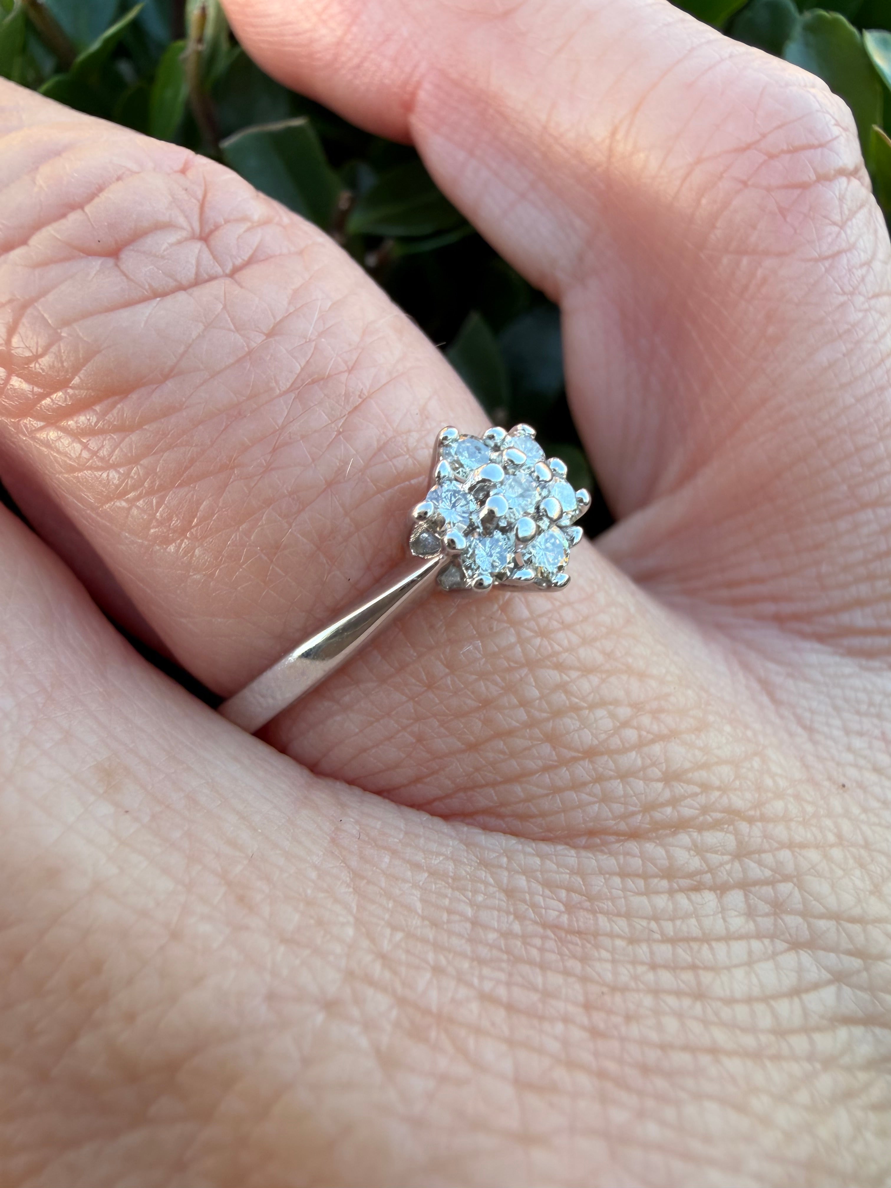 9k White Gold 0.25ct Natural Round Cut Diamond Cluster Ring certified