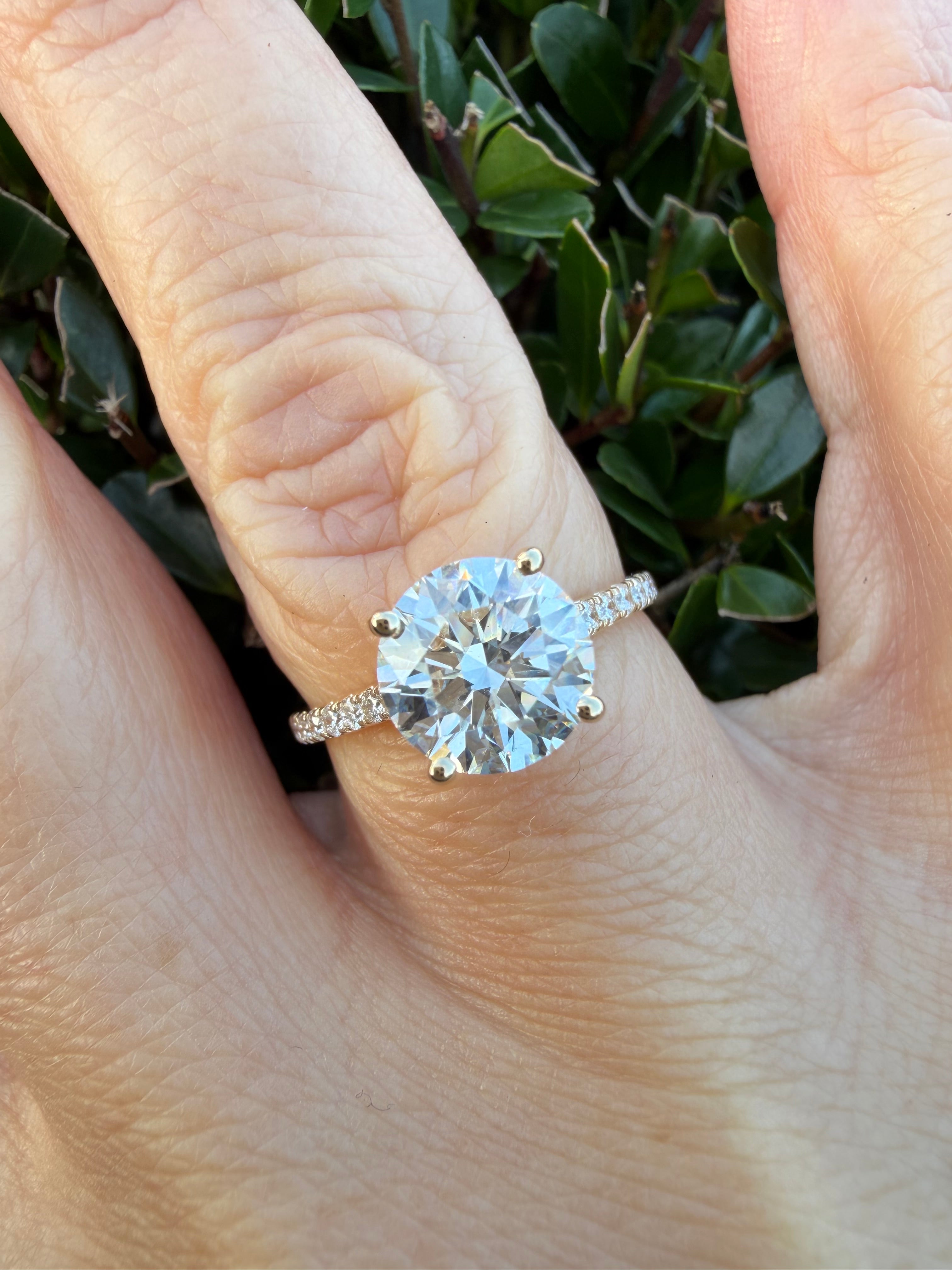 2.24ct round brilliant Cut Lab grown Diamond Ring IGI certified 9k yellow Gold