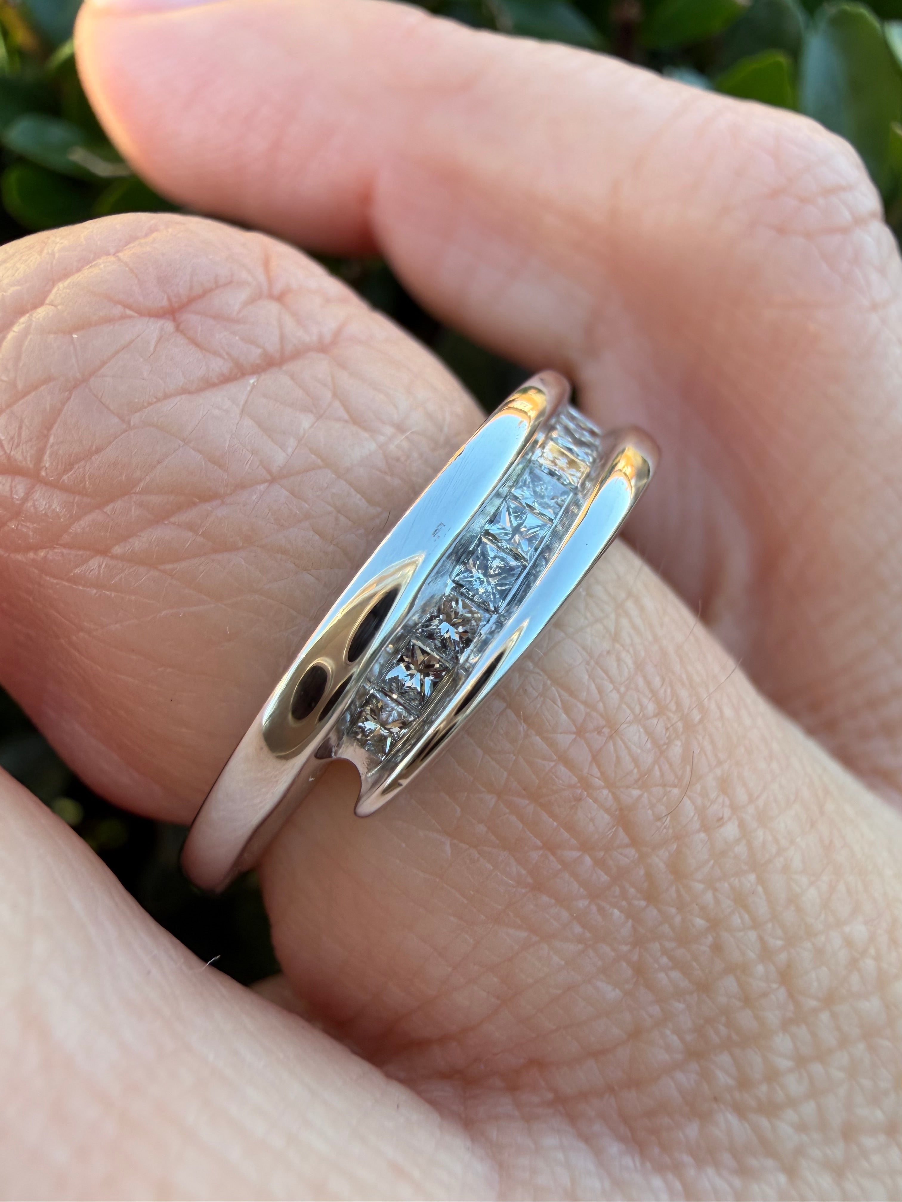 9k White Gold 0.25ct Natural Princess Cut Diamond Half Eternity Ring certified