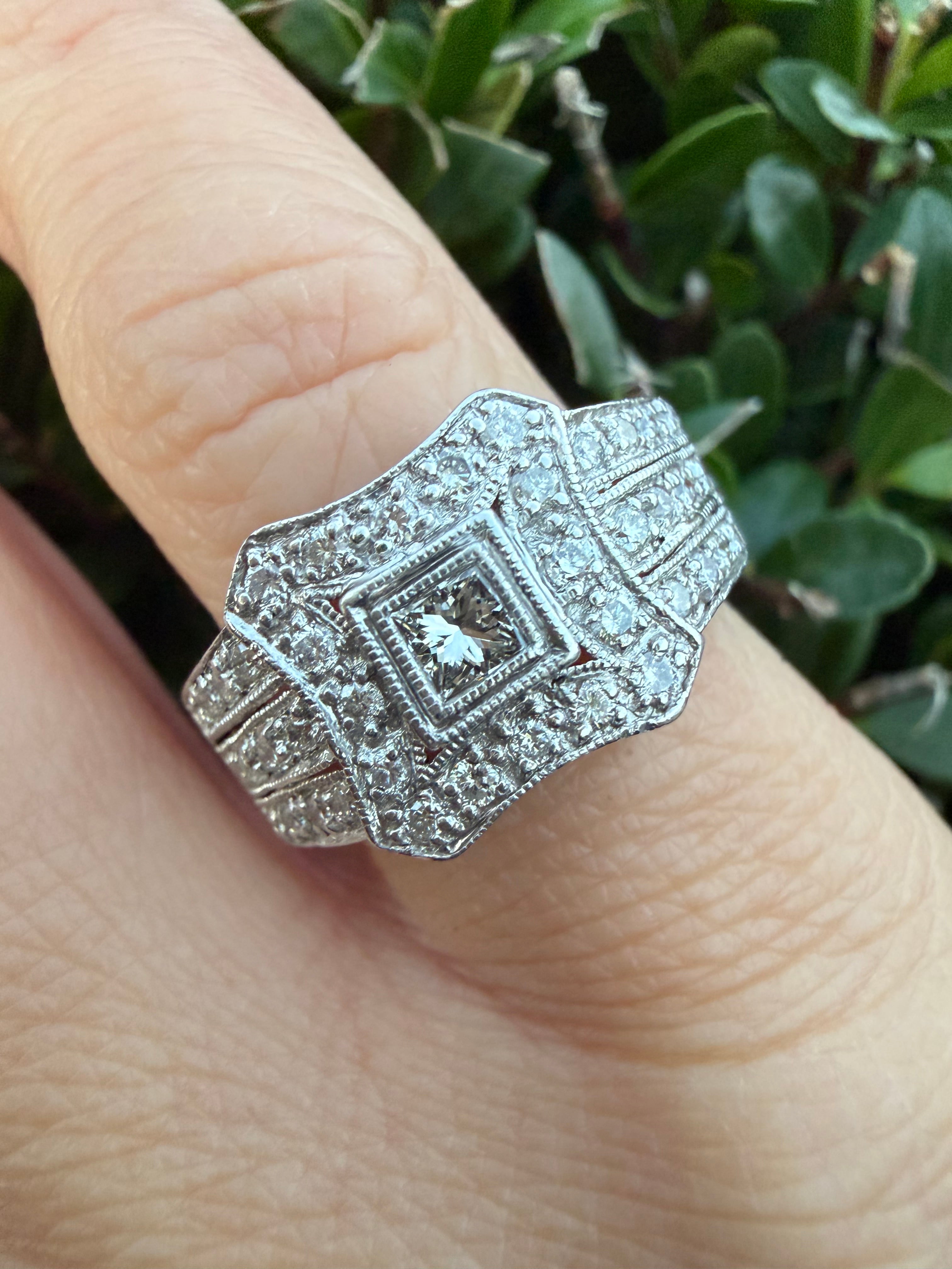 18k White Gold 0.68ct Natural Diamond Cluster Ring certified