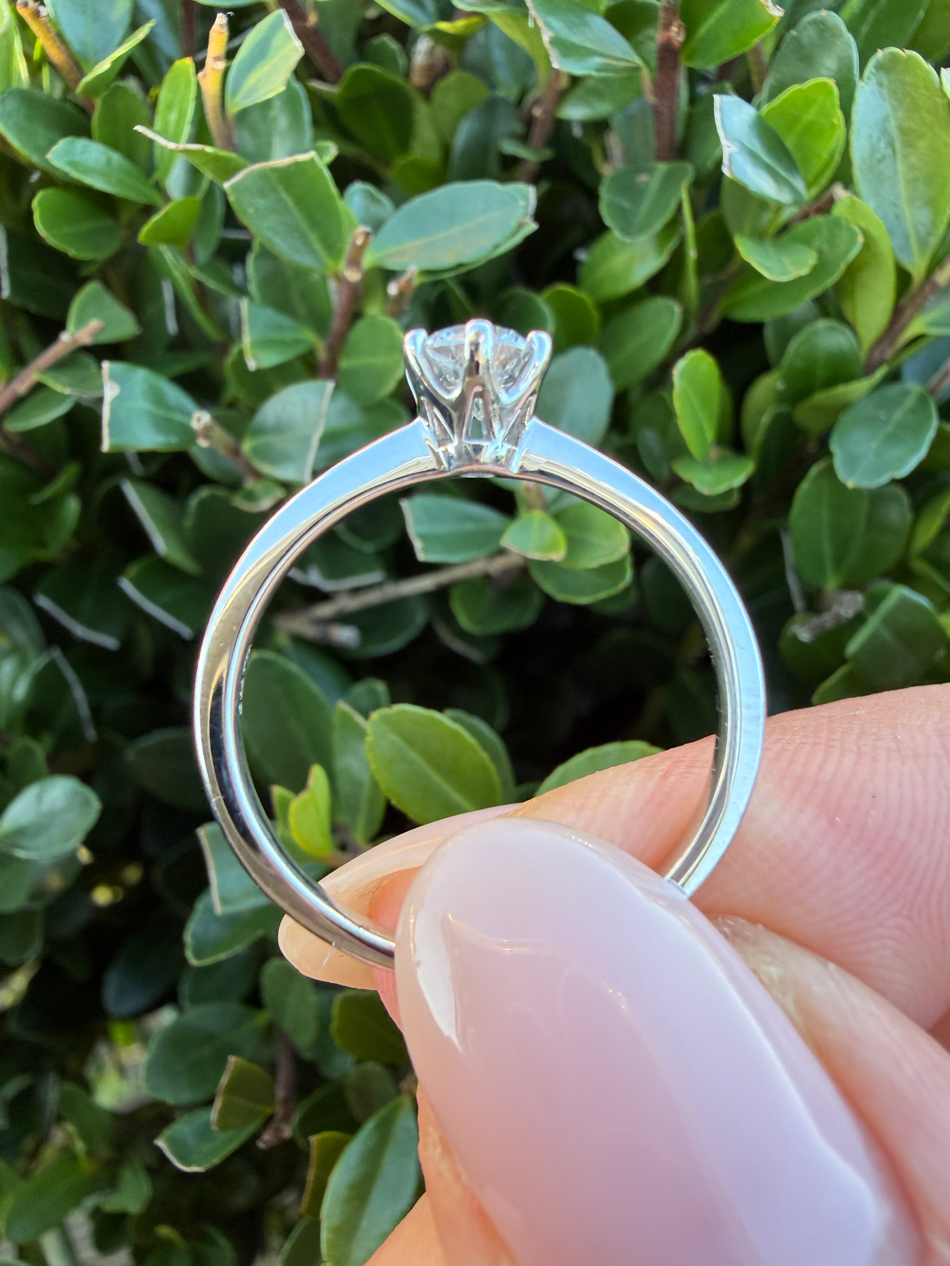 9k White Gold 0.40ct Natural Round Cut Diamond Solitaire Ring certified