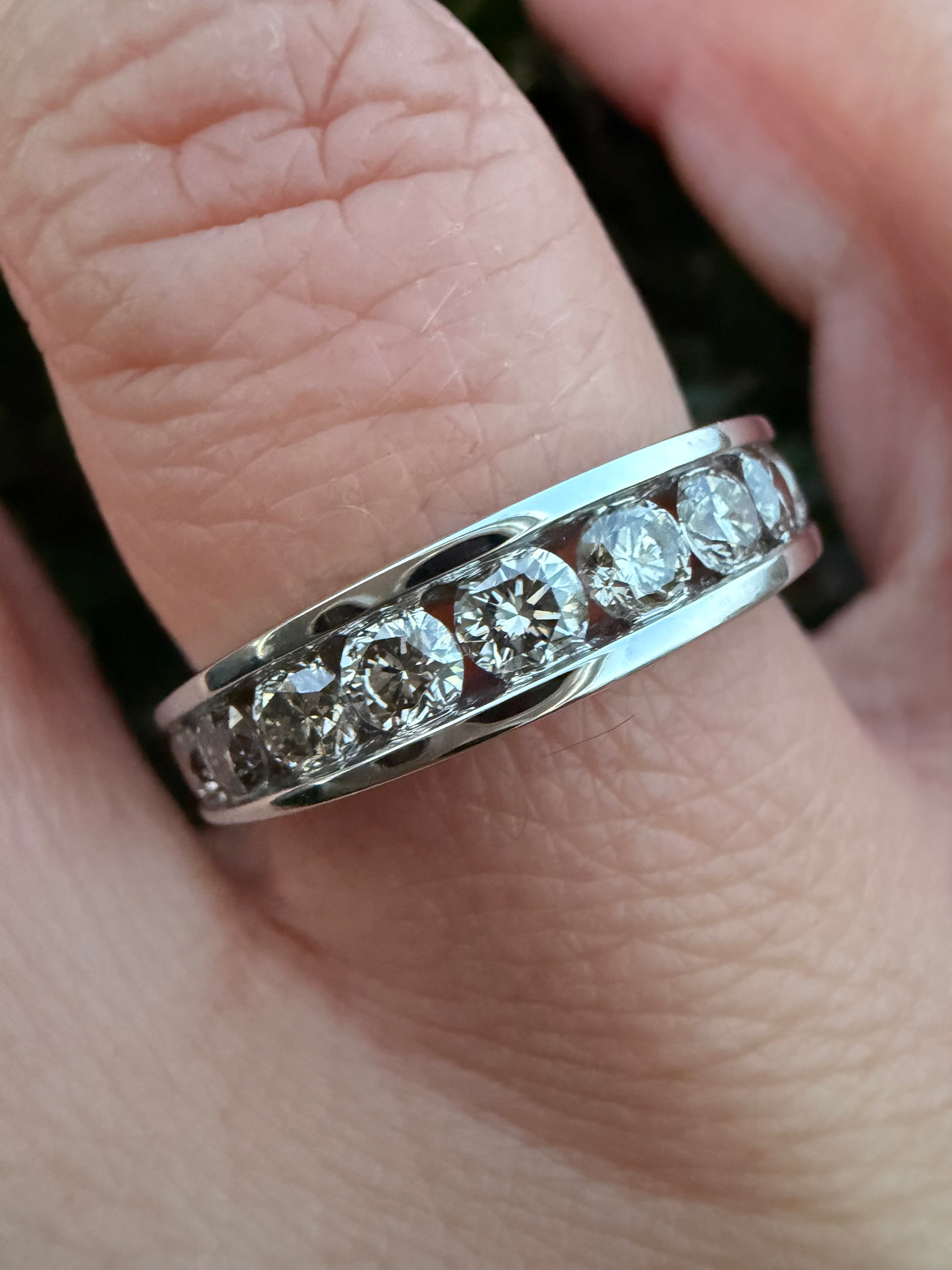 9k White Gold 1.13ct Natural Round Cut Diamond Half Eternity Ring certified