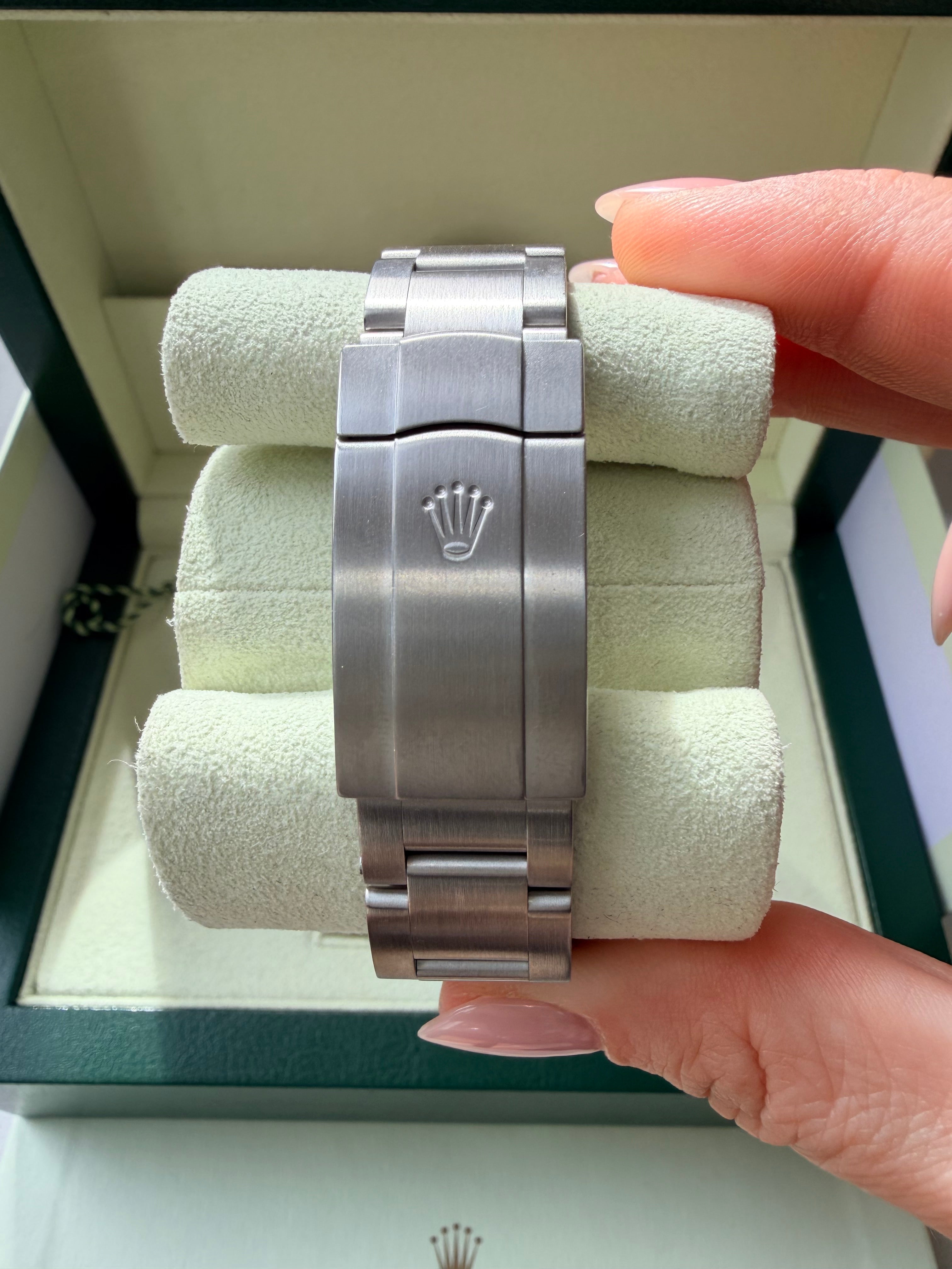 Rolex Oyster Perpetual 114200 – 34mm – Silver Dial – 2018 – Boxed