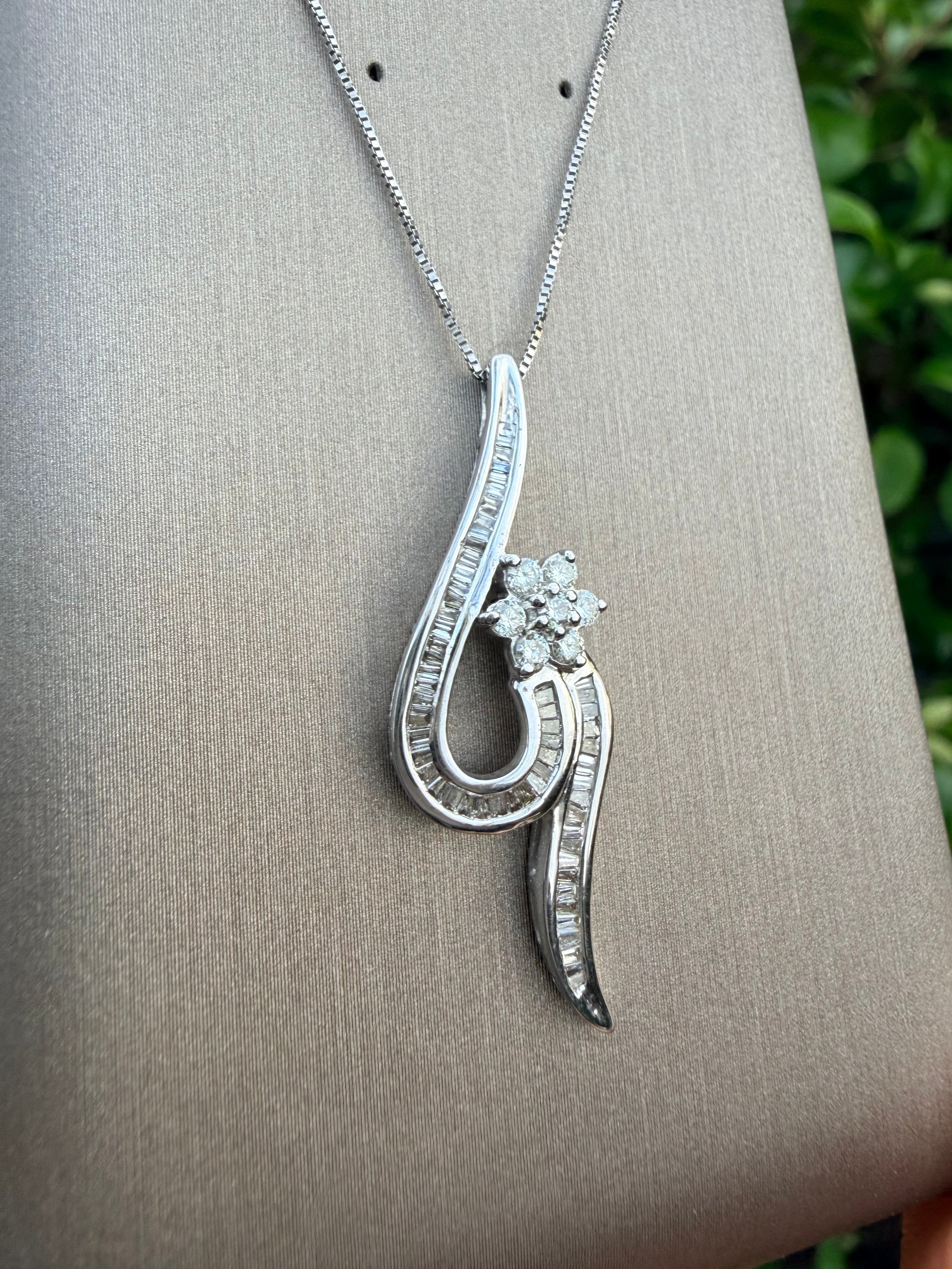 18k White Gold 0.95ct Natural Diamond Cluster Pendant And Chain Set Certified