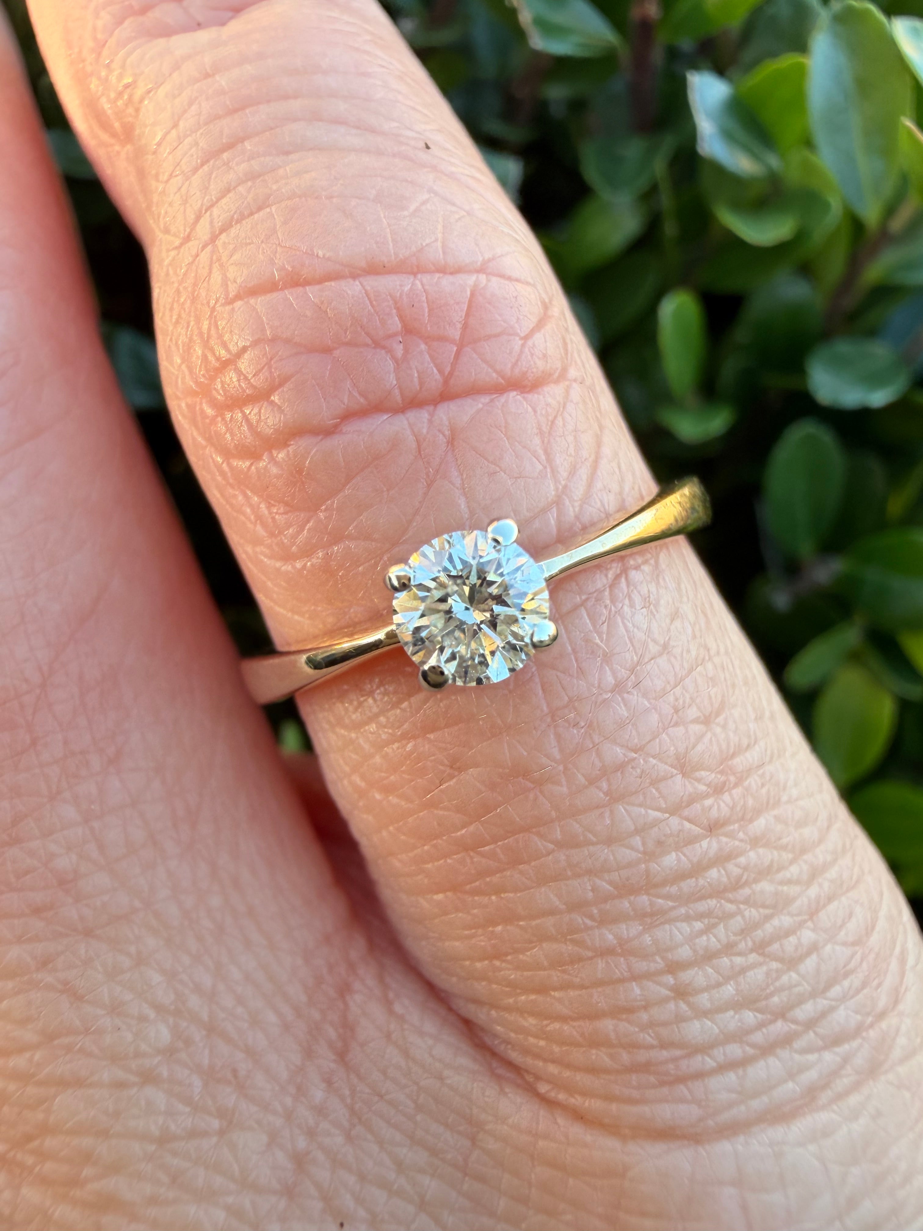 9k Yellow 0.25ct Natural Round Cut Diamond Solitaire Ring certified