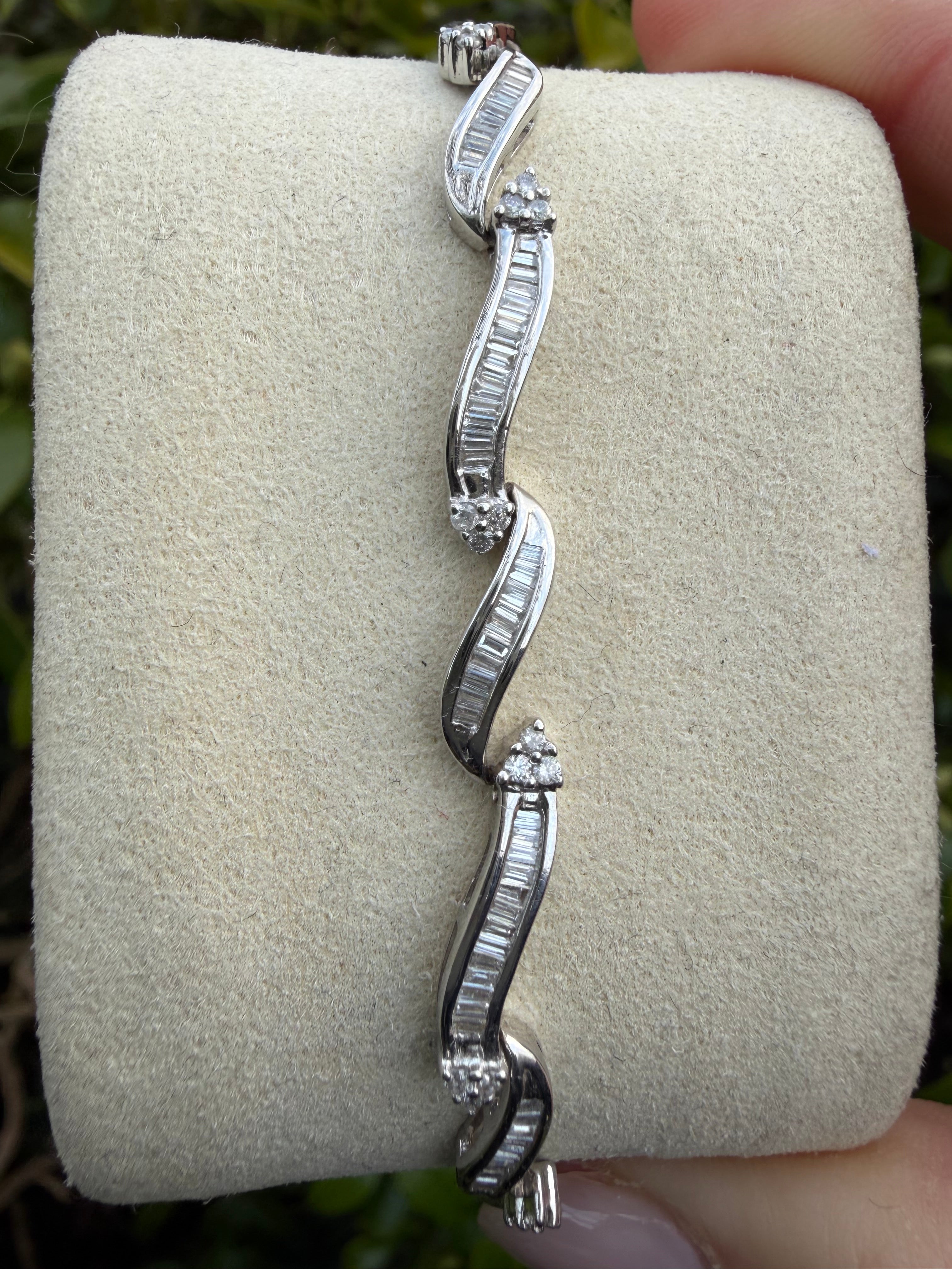 18k White Gold 6.10 Ct Natural Round Cut And Baguette Cut Diamond Bracelet Certified