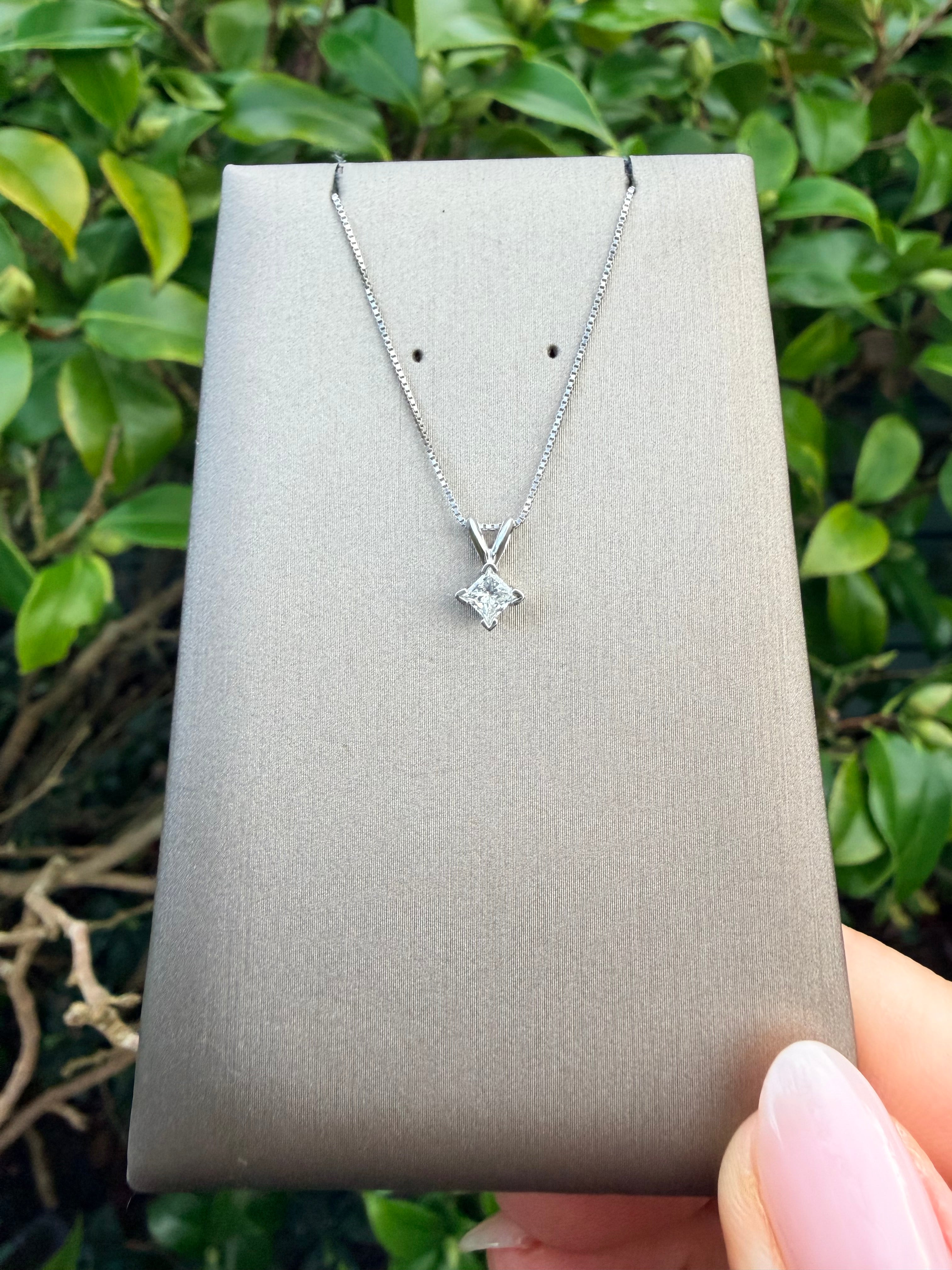 14k White Gold 0.25ct Natural Princess Cut Diamond Solitaire Pendant And Chain Set certified