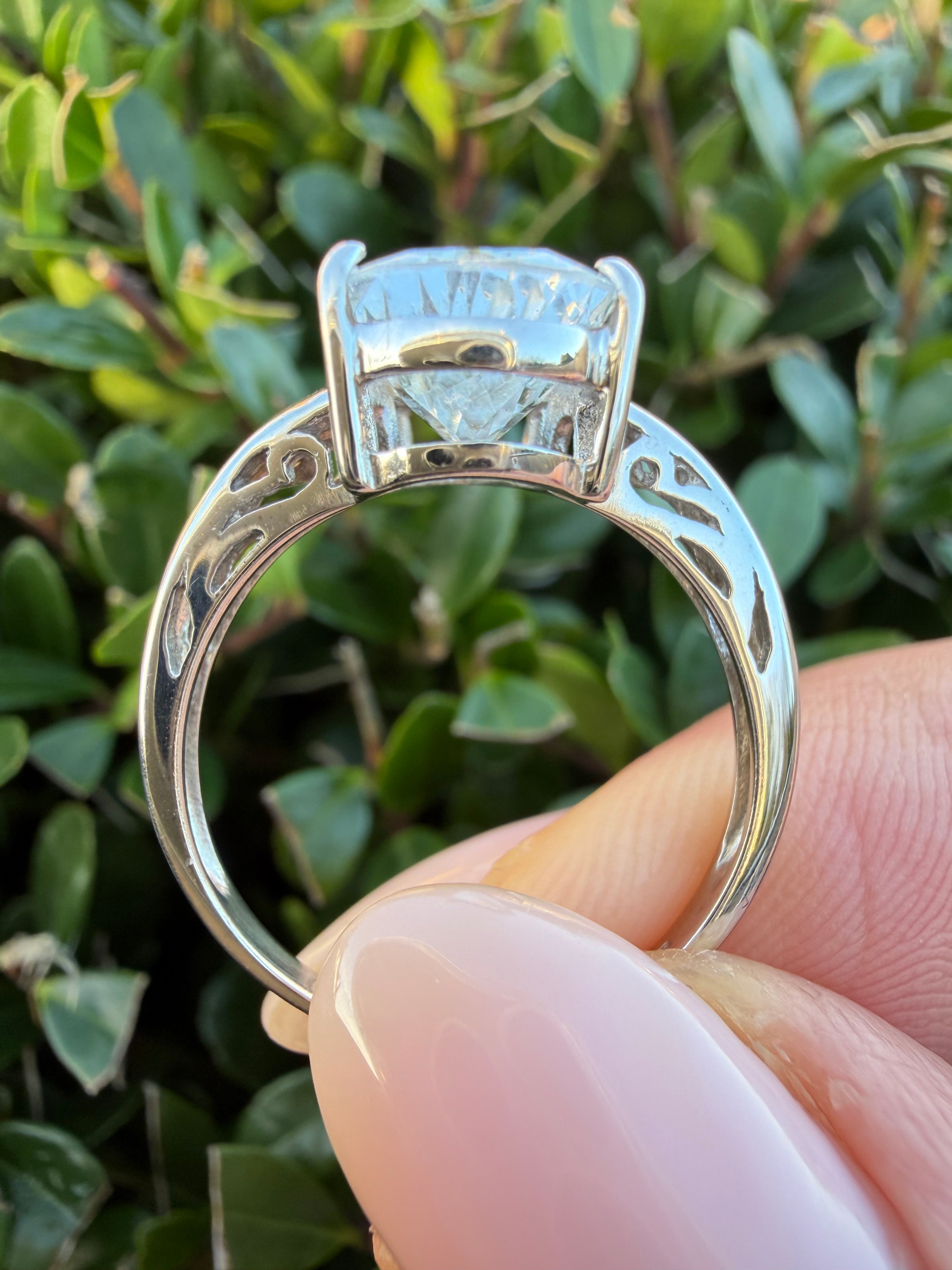 18K White Gold 2.65ct Natural Goshenite Solitaire Ring certified