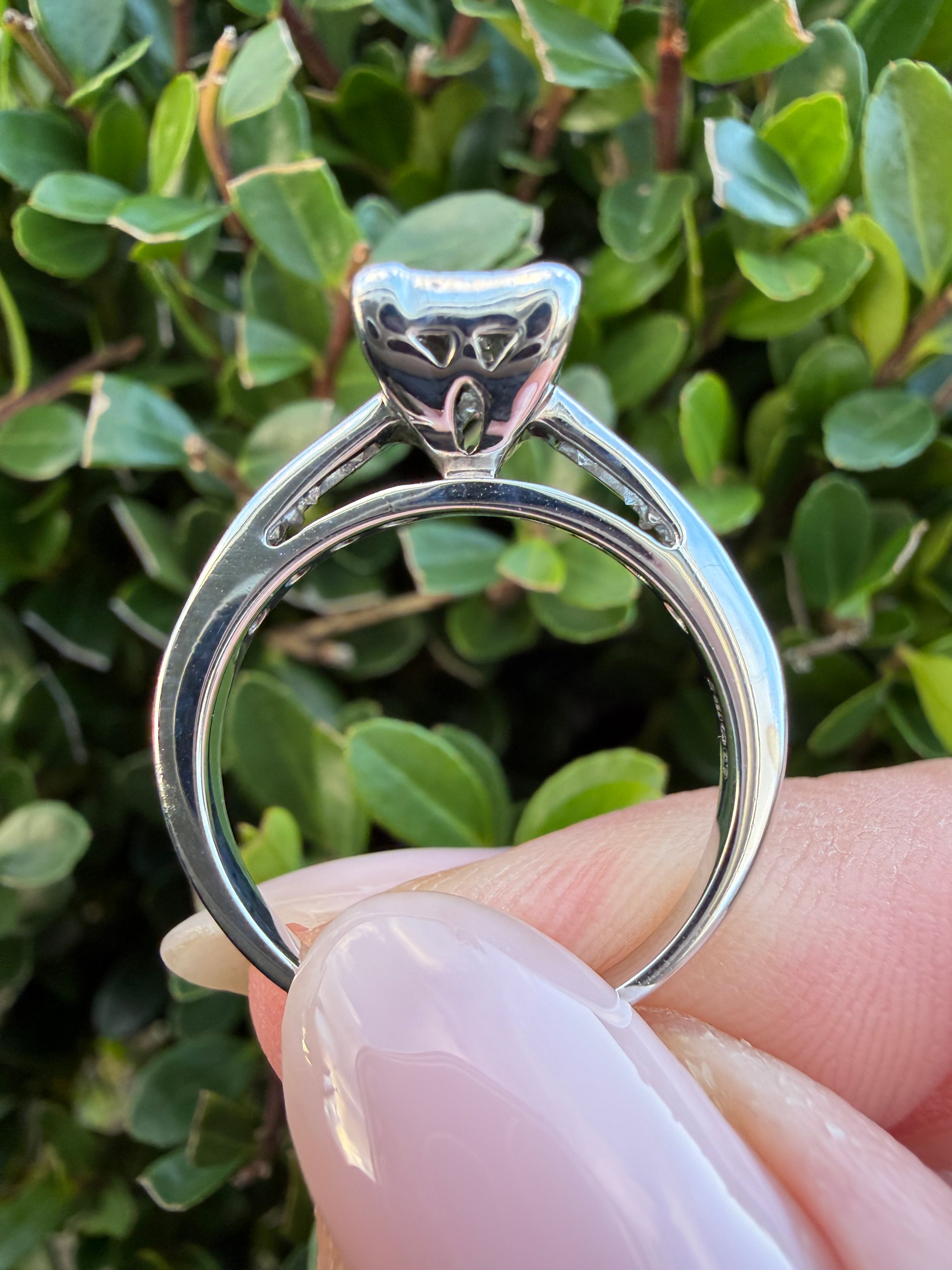 18k White Gold 1.00ct Natural Diamond Cluster Ring certified