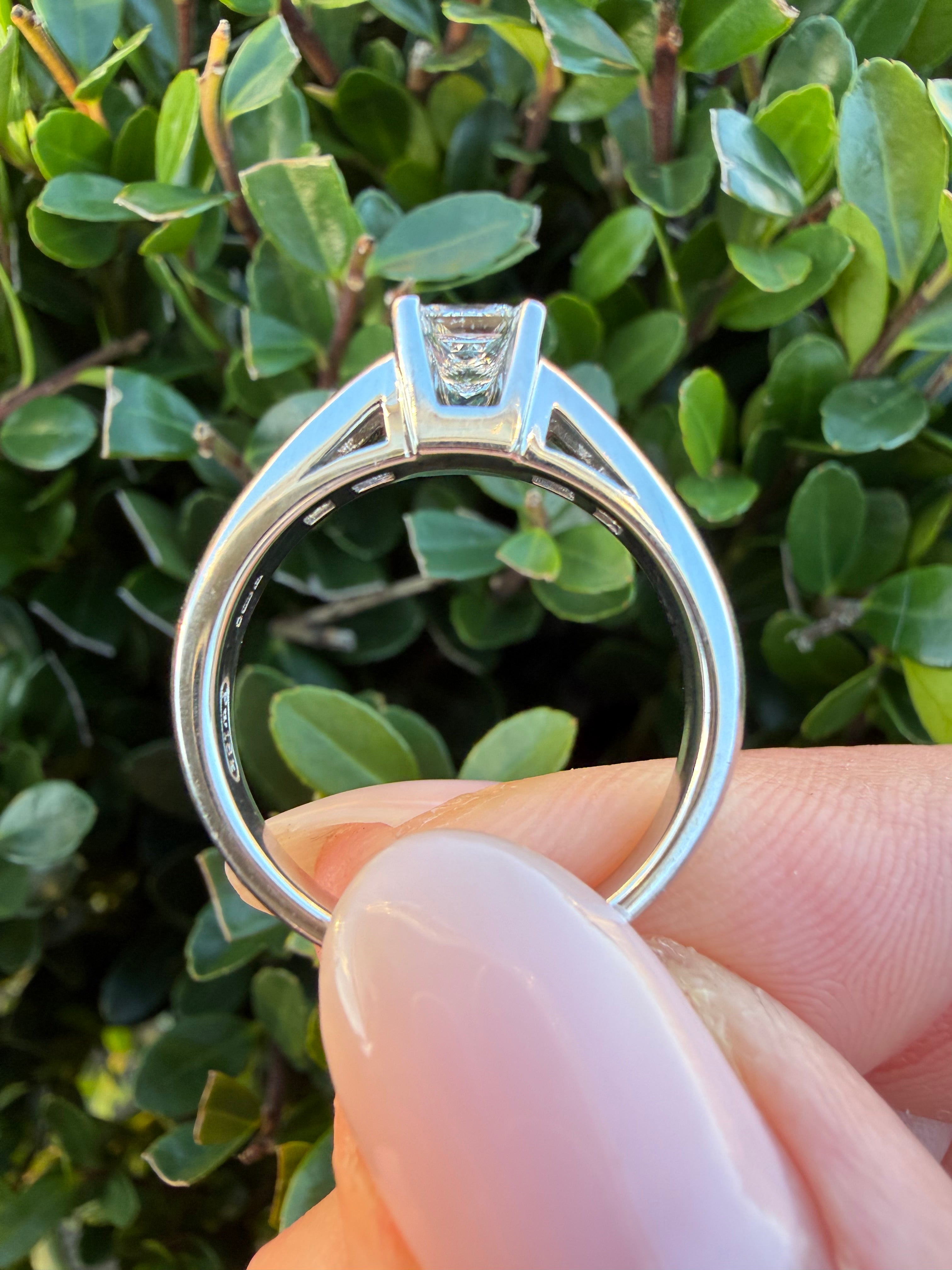 18k White Gold 0.72Ct Princess Cut Natural Diamond Ring certified