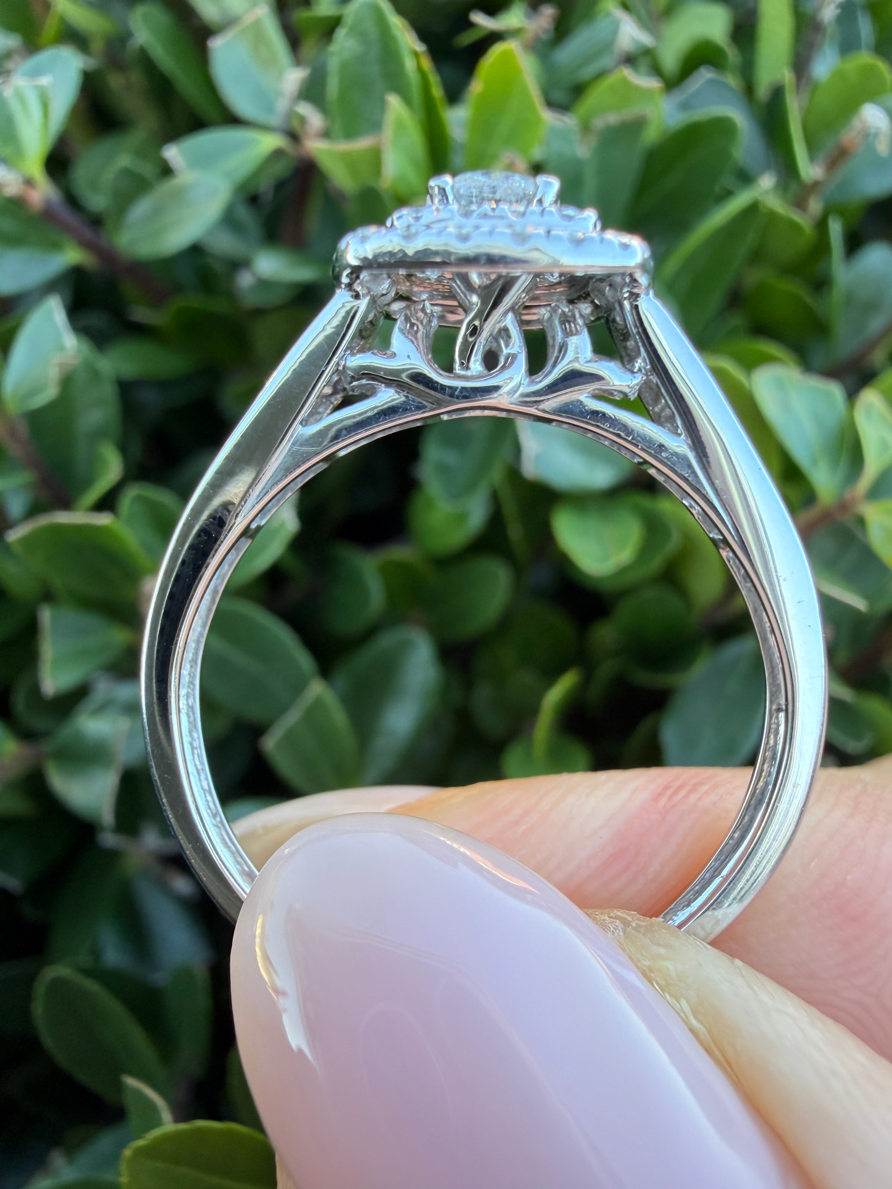 18k White Gold 0.82ct Natural Round Cut Diamond Halo Ring certified