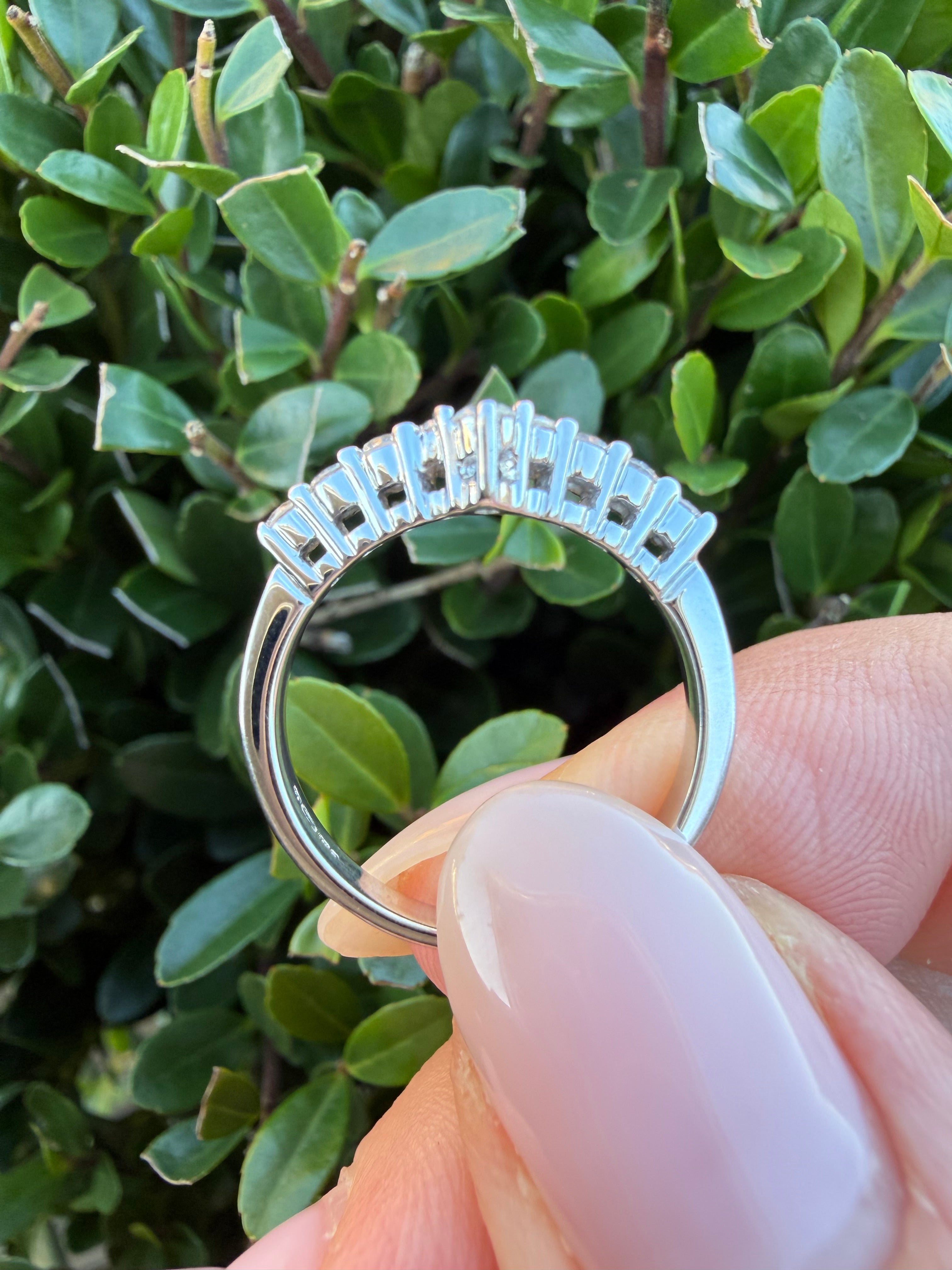 18k White Gold 0.35ct Natural Round Cut Diamond Half Eternity Ring certified