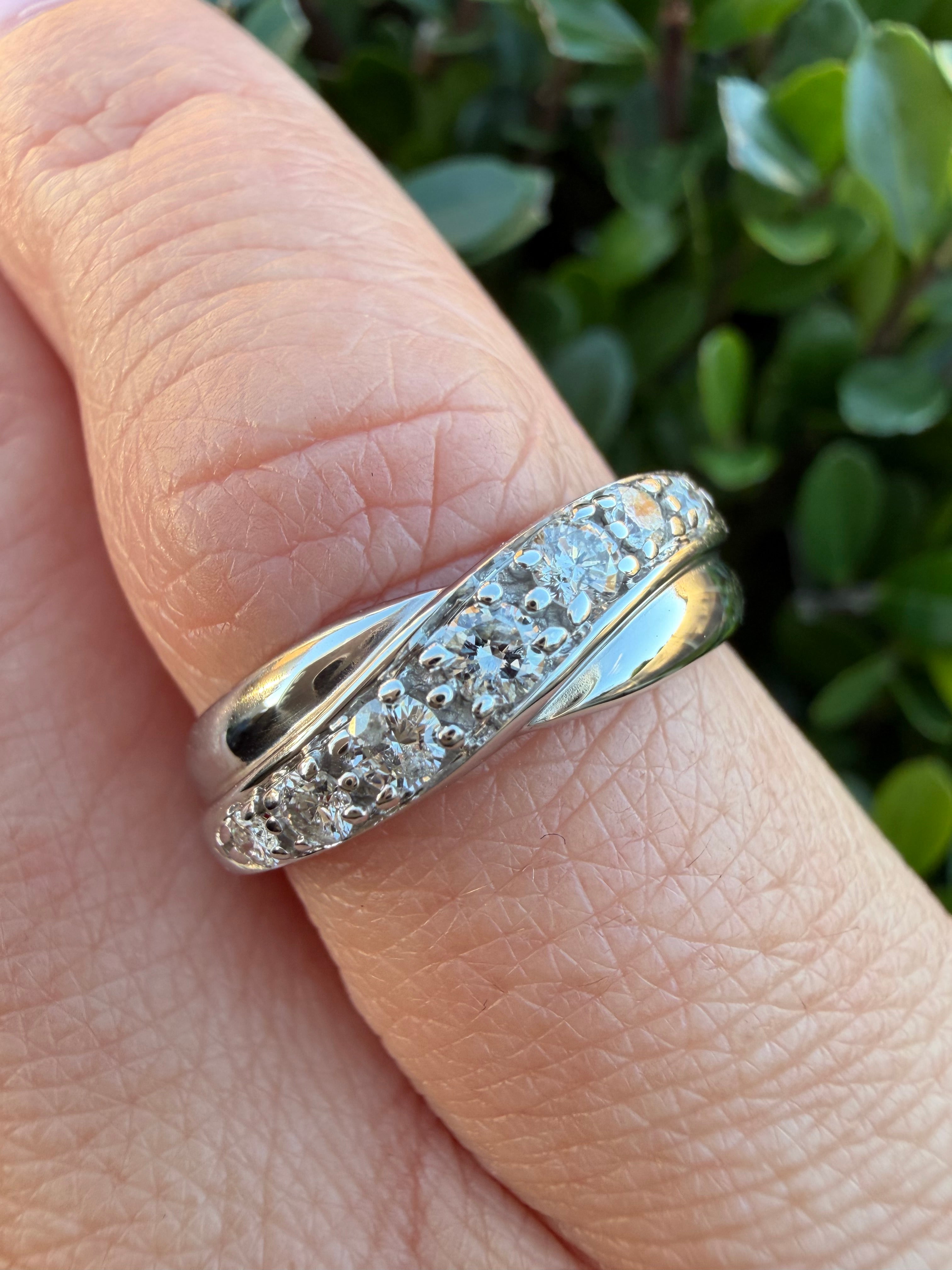 9k White Gold 0.25ct Natural Diamond Half Eternity Ring certified