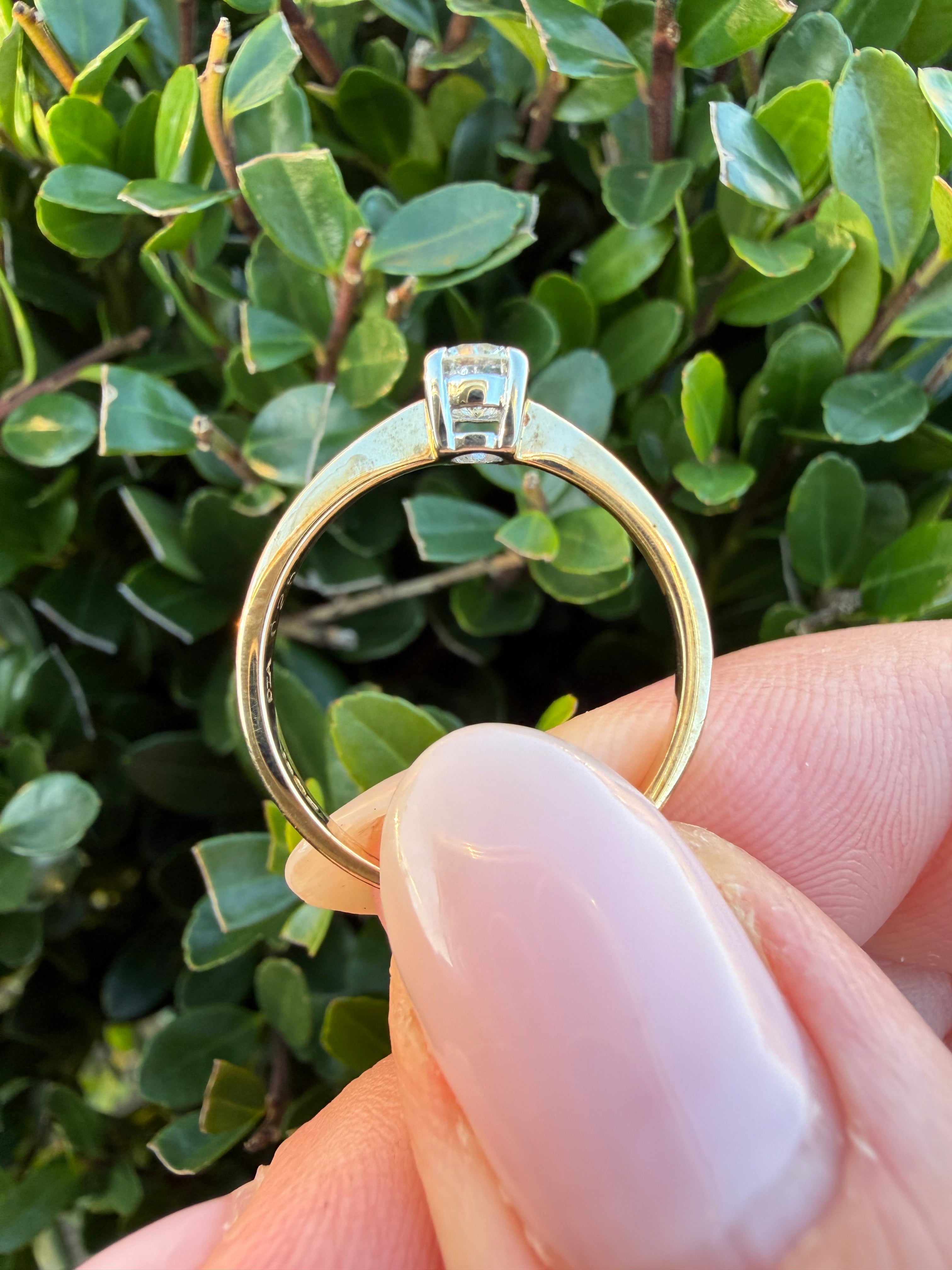 9k Yellow 0.25ct Natural Round Cut Diamond Solitaire Ring certified