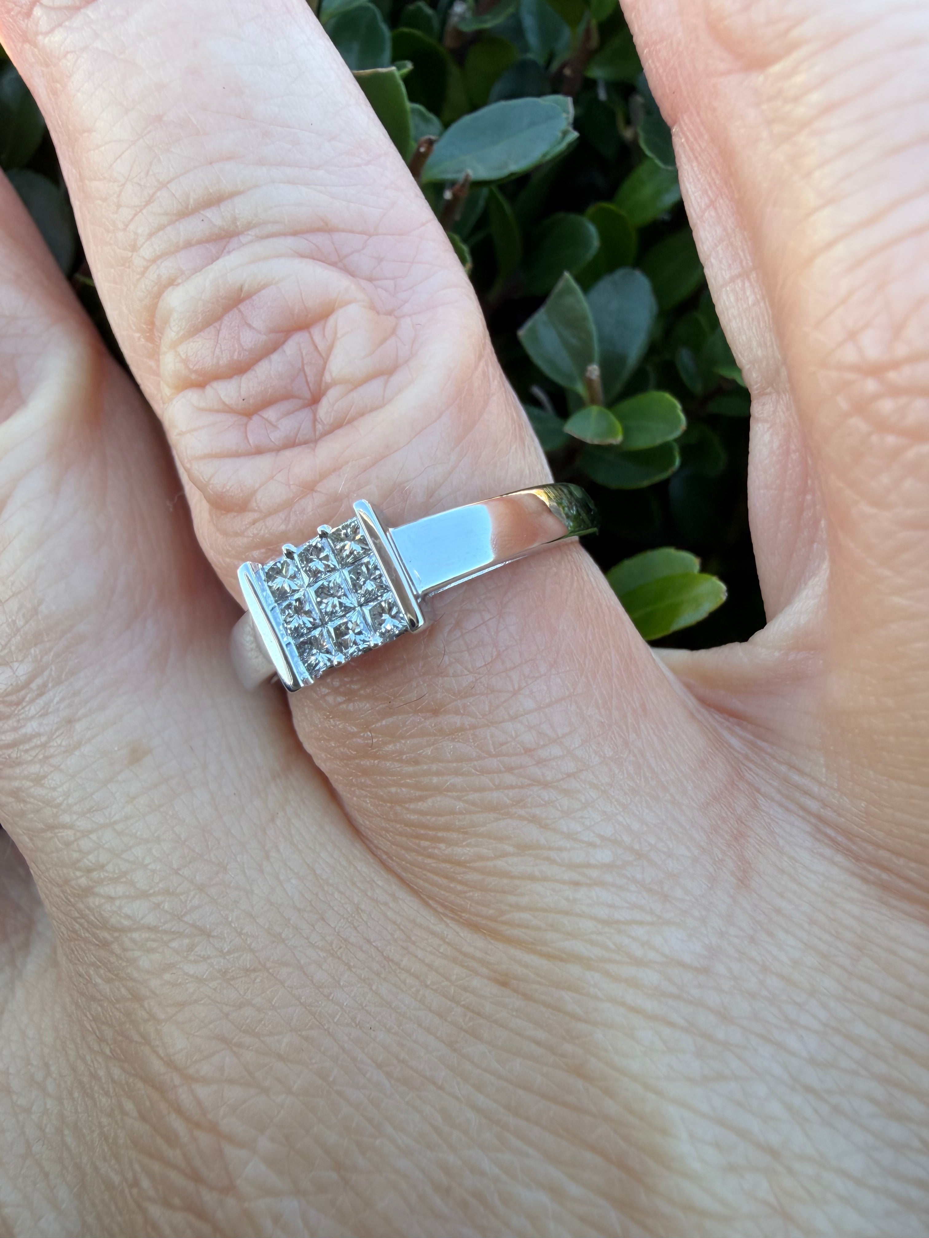 18k White Gold 0.25ct Natural Princess Cut Diamond Cluster Ring certified