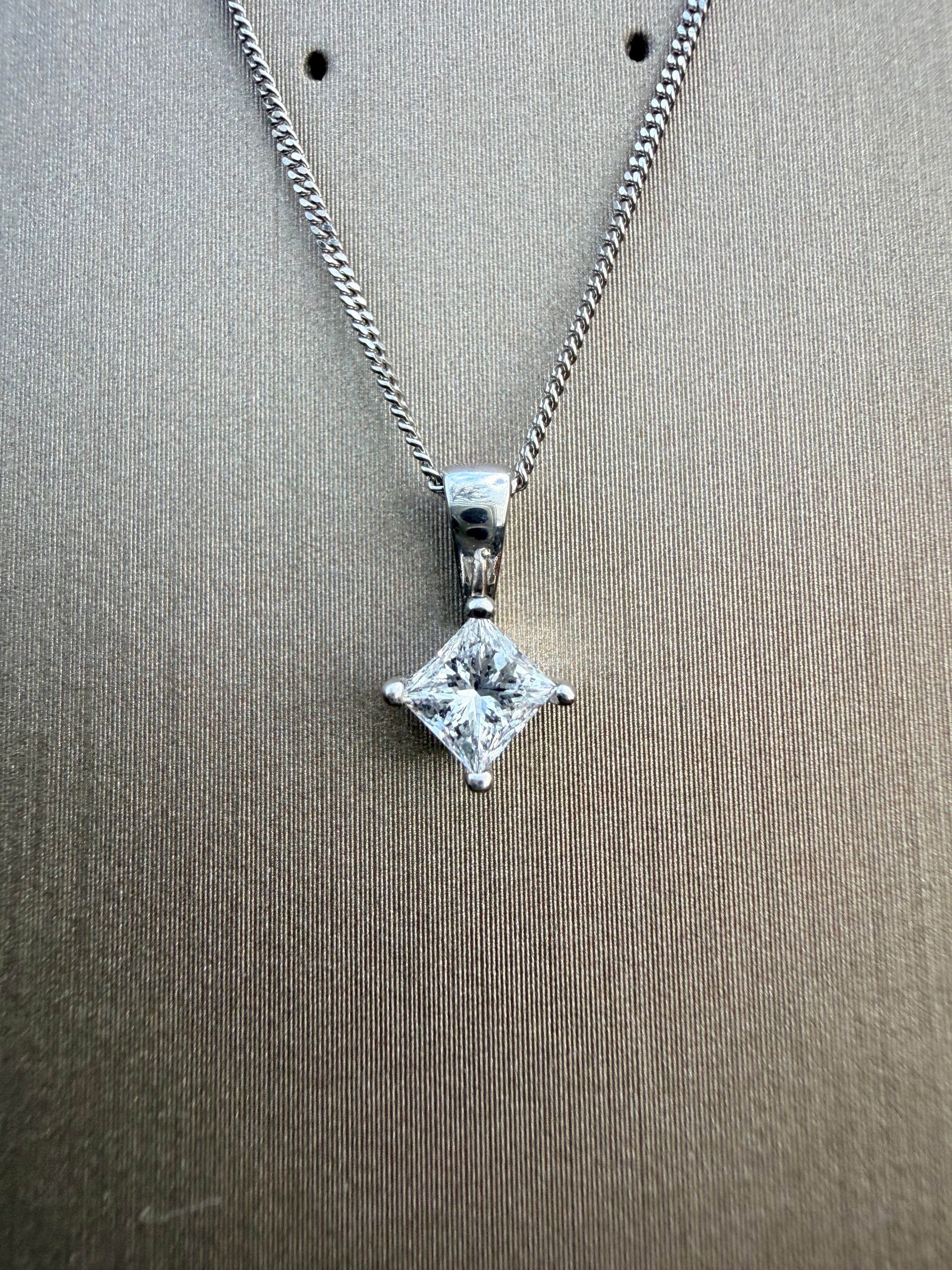 18k White Gold 0.34Ct Natural Princess Cut Diamond Solitaire Pendant And Chain Set certified