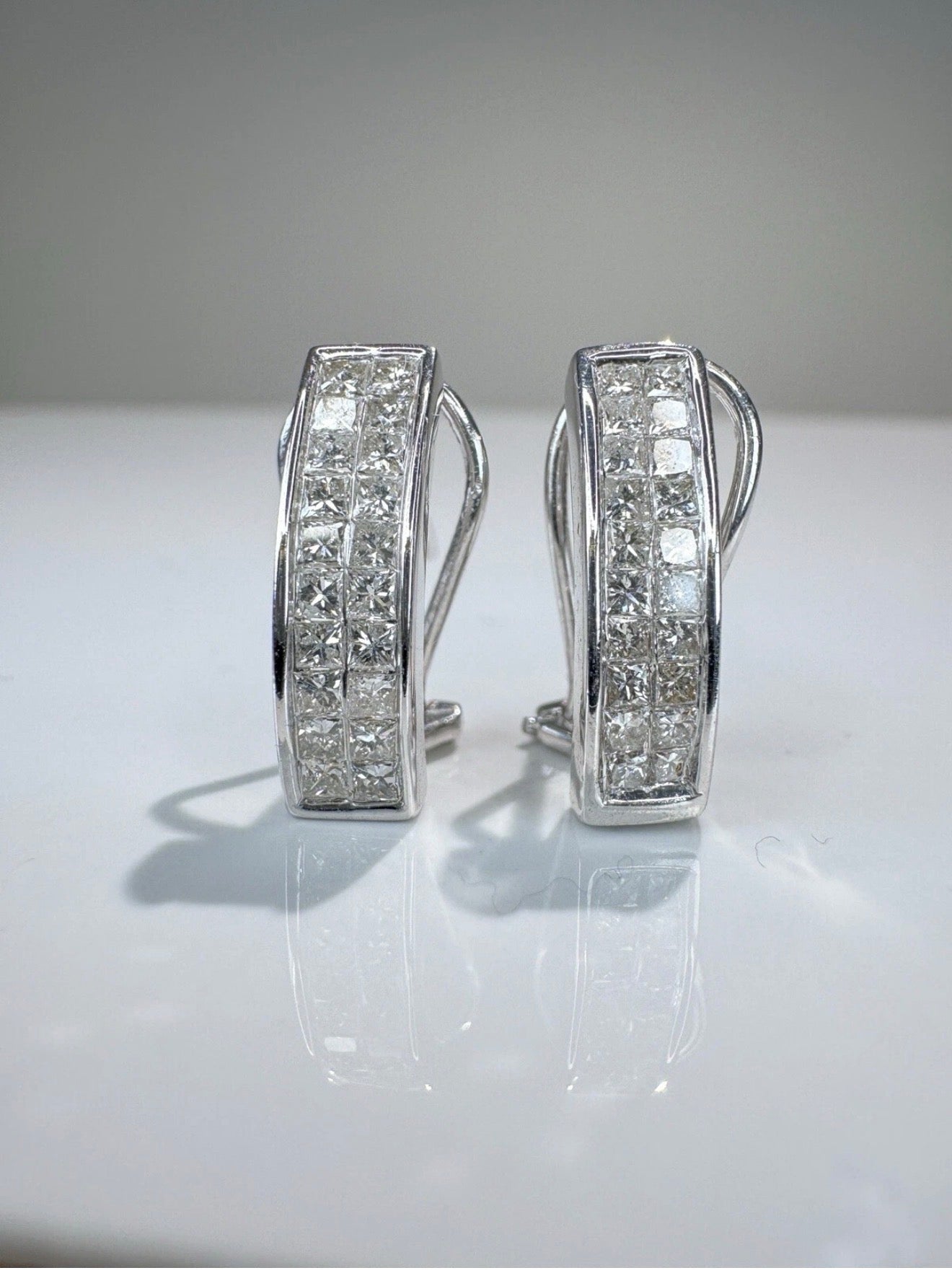 9k White Gold 2.50ct Princess Cut Natural Diamond Earrings certified