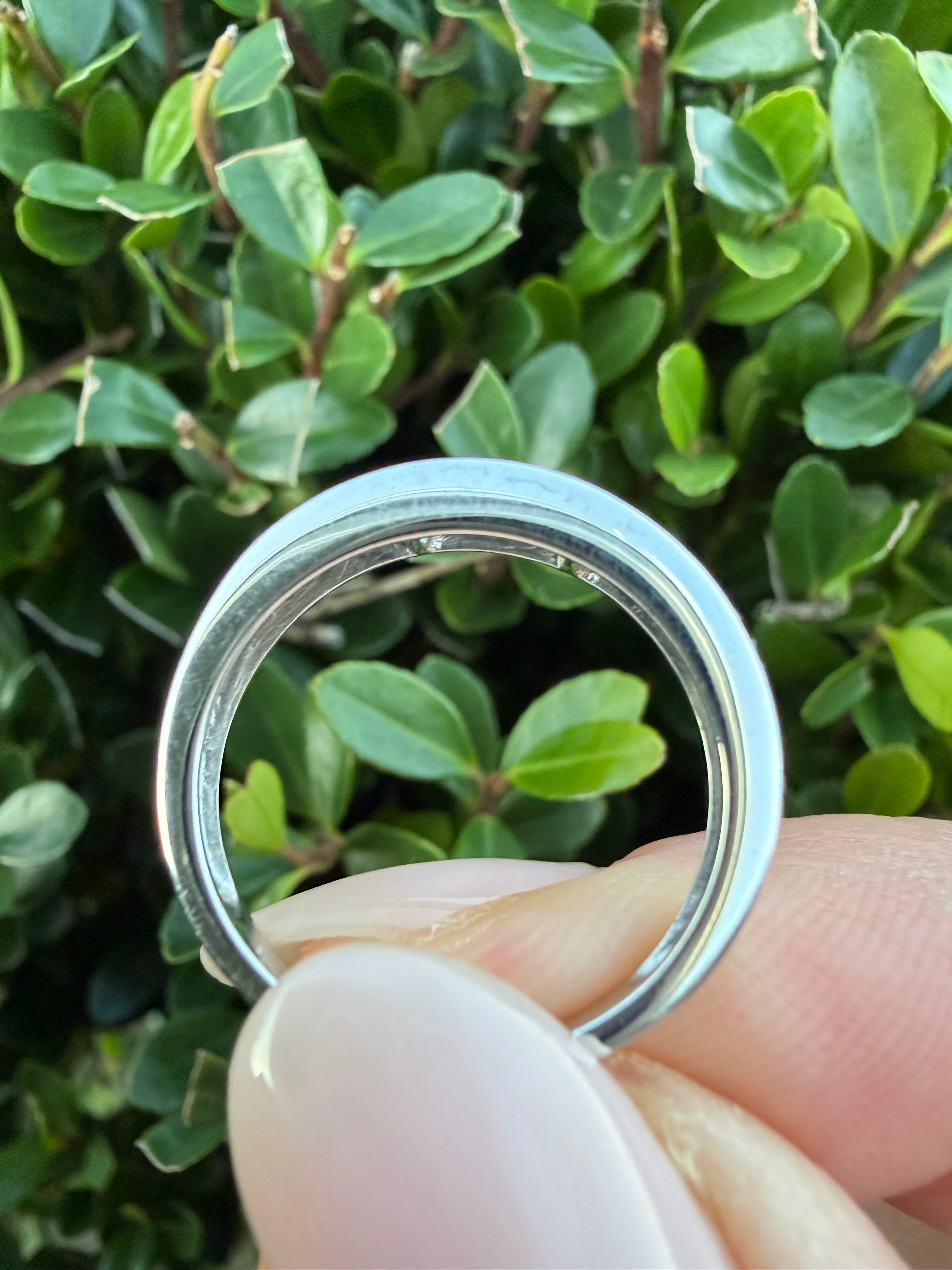 9k white gold Gold 0.25ct Round Brilliant Cut Natural Diamond Half Eternity Ring certified