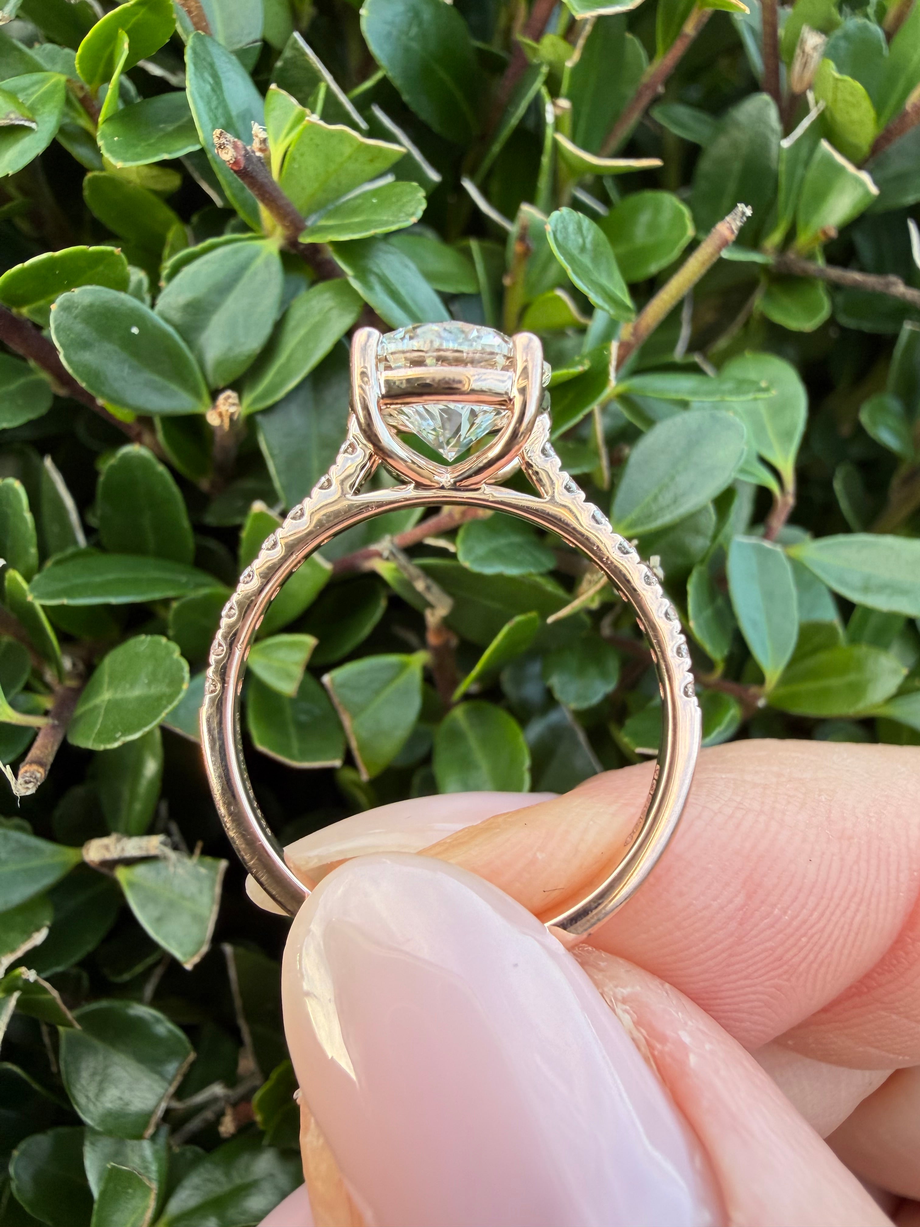 2.20ct round brilliant Cut Lab grown Diamond Ring IGI certified 9k Rose Gold