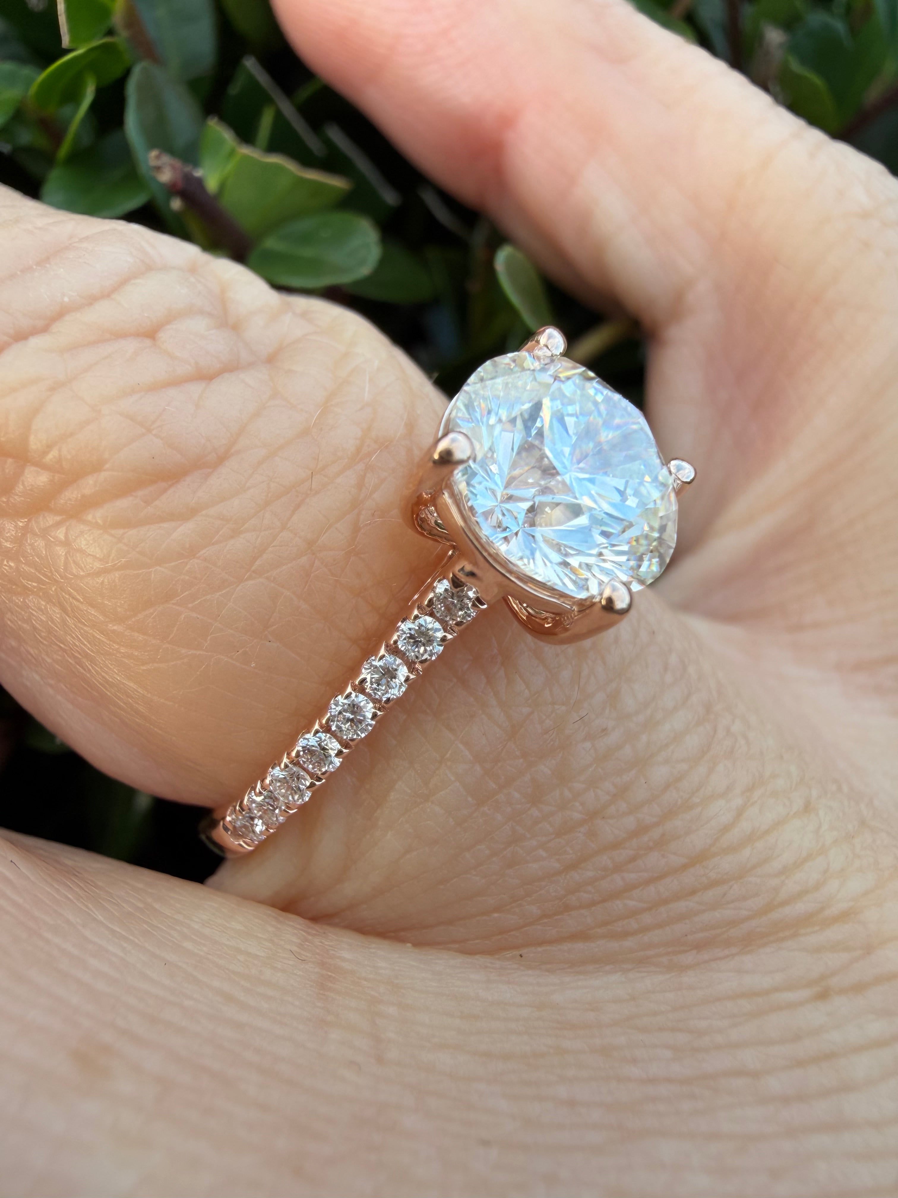 2.20ct round brilliant Cut Lab grown Diamond Ring IGI certified 9k Rose Gold