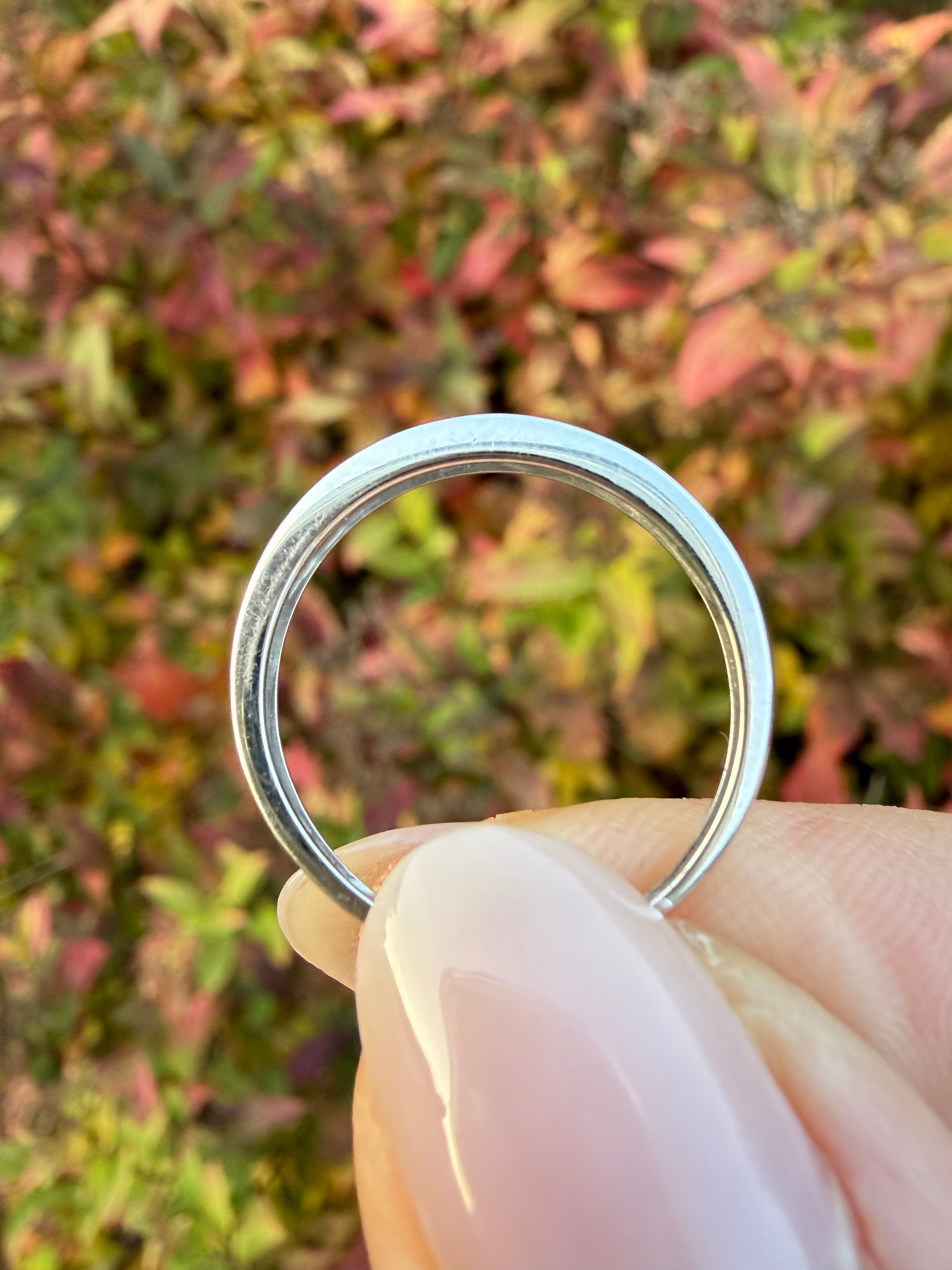 9k White Gold 0.25ct Round Brilliant Cut Natural Diamond Half Eternity Ring certified