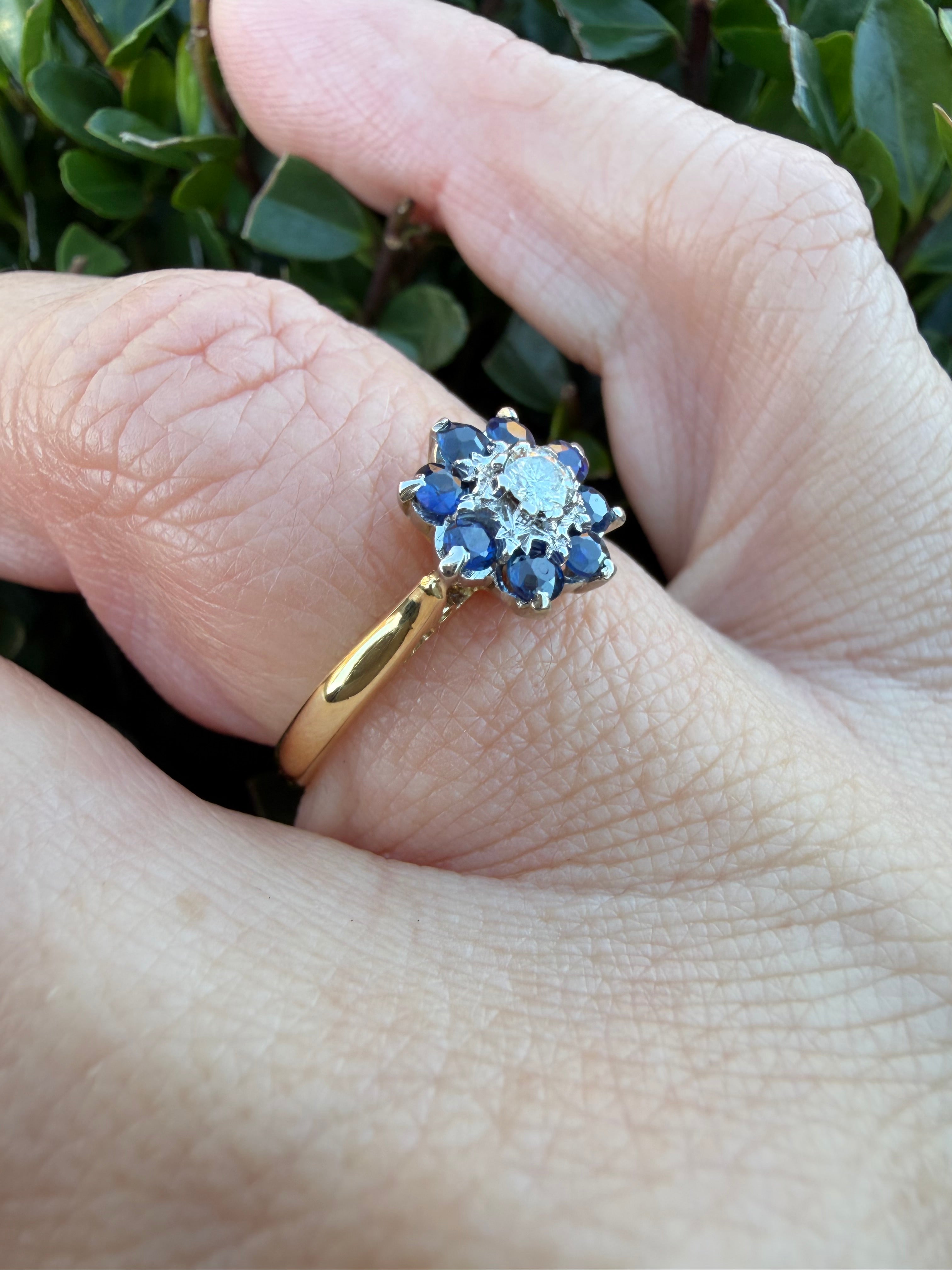 18k Yellow Gold Natural Diamond And Sapphire ring certified