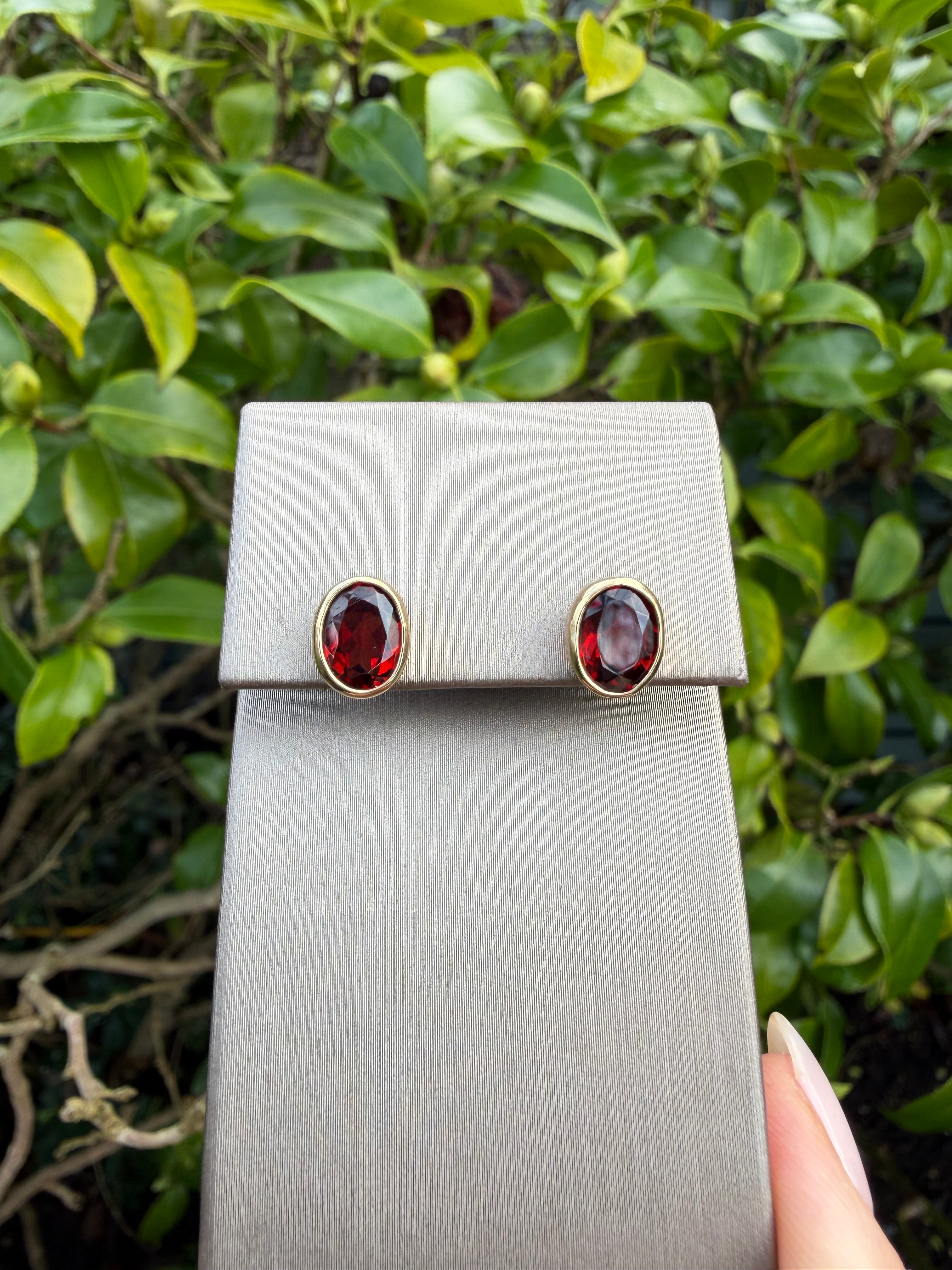 9k Yellow Gold 2.60 Ct Oval Cut Natural Garnet Earrings certified