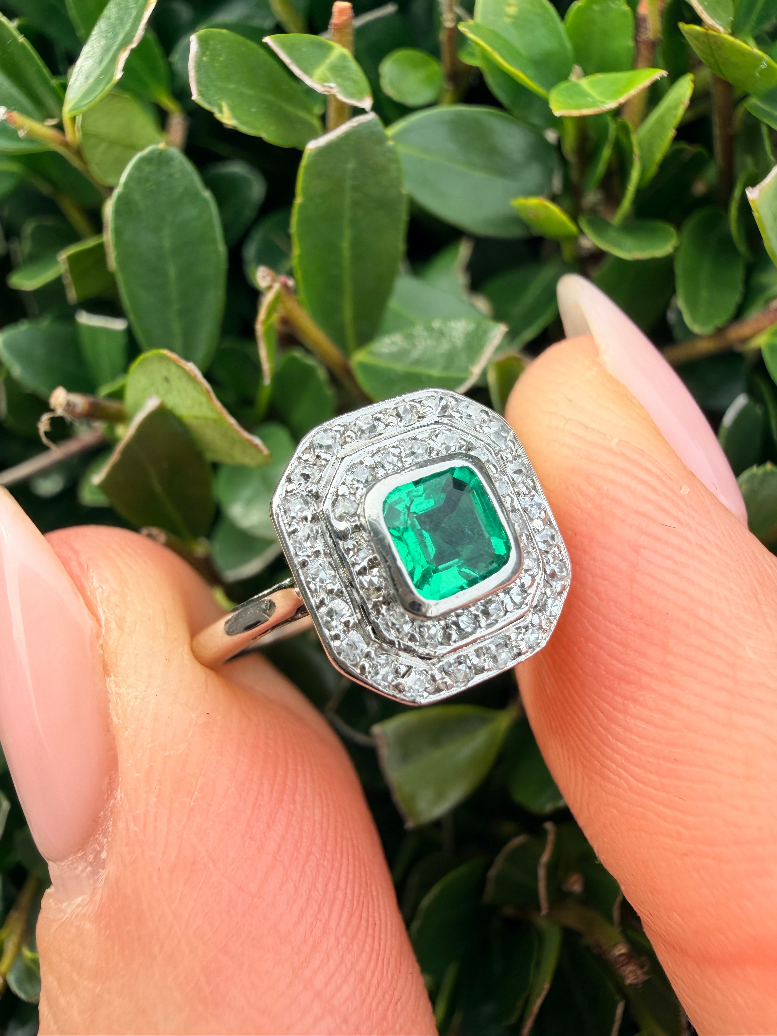 18K White Gold Natural Diamond & Natural Emerald Ring Certified
